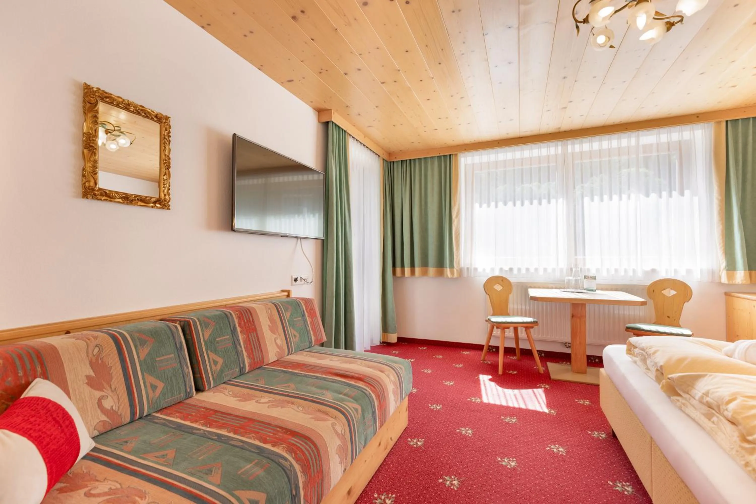 TV and multimedia, Bed in Hotel Pinzger Tux