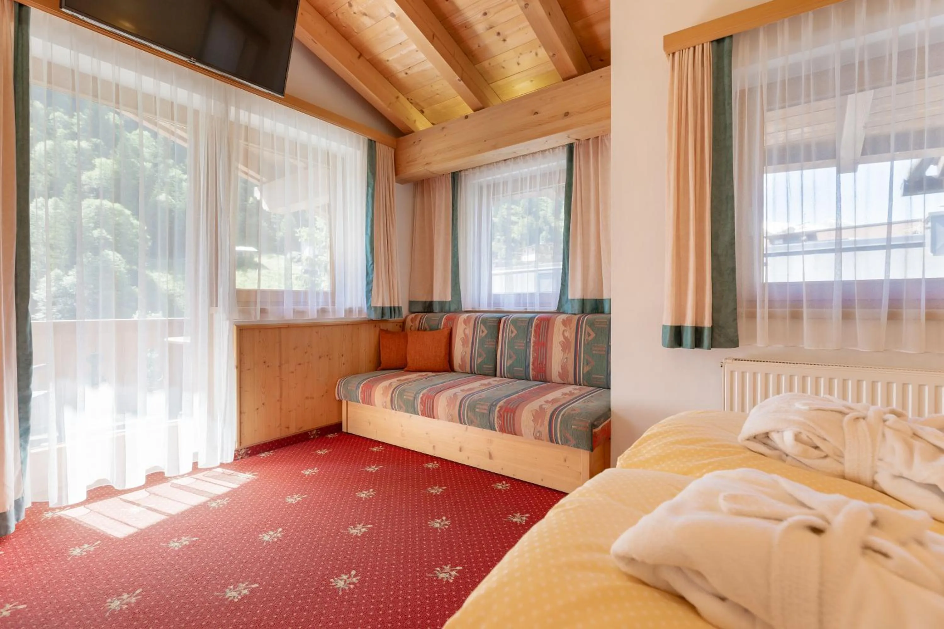 Bed in Hotel Pinzger Tux