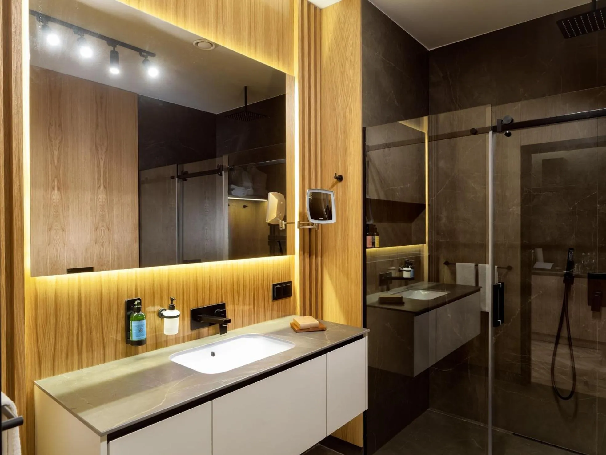 Shower in City Park Hotel & Residence