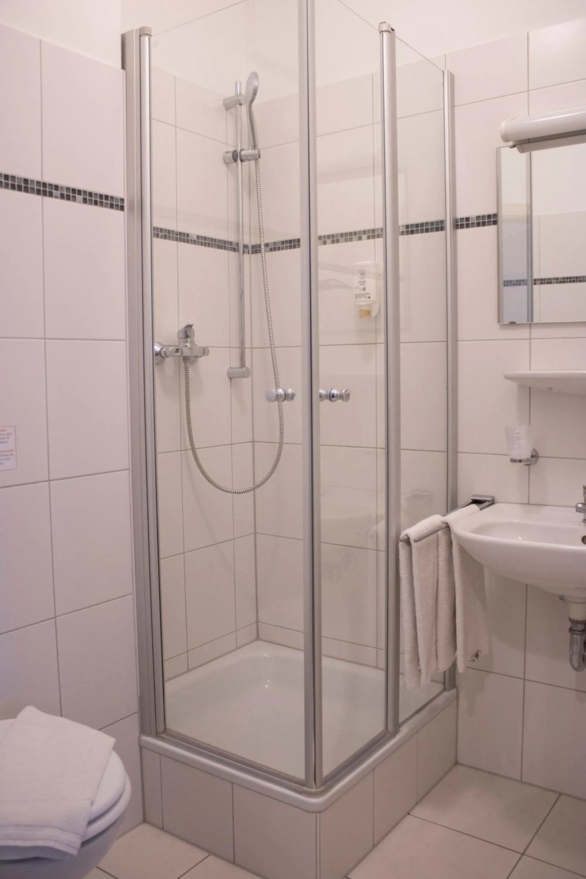 Bathroom in Orange Hotel und Apartments