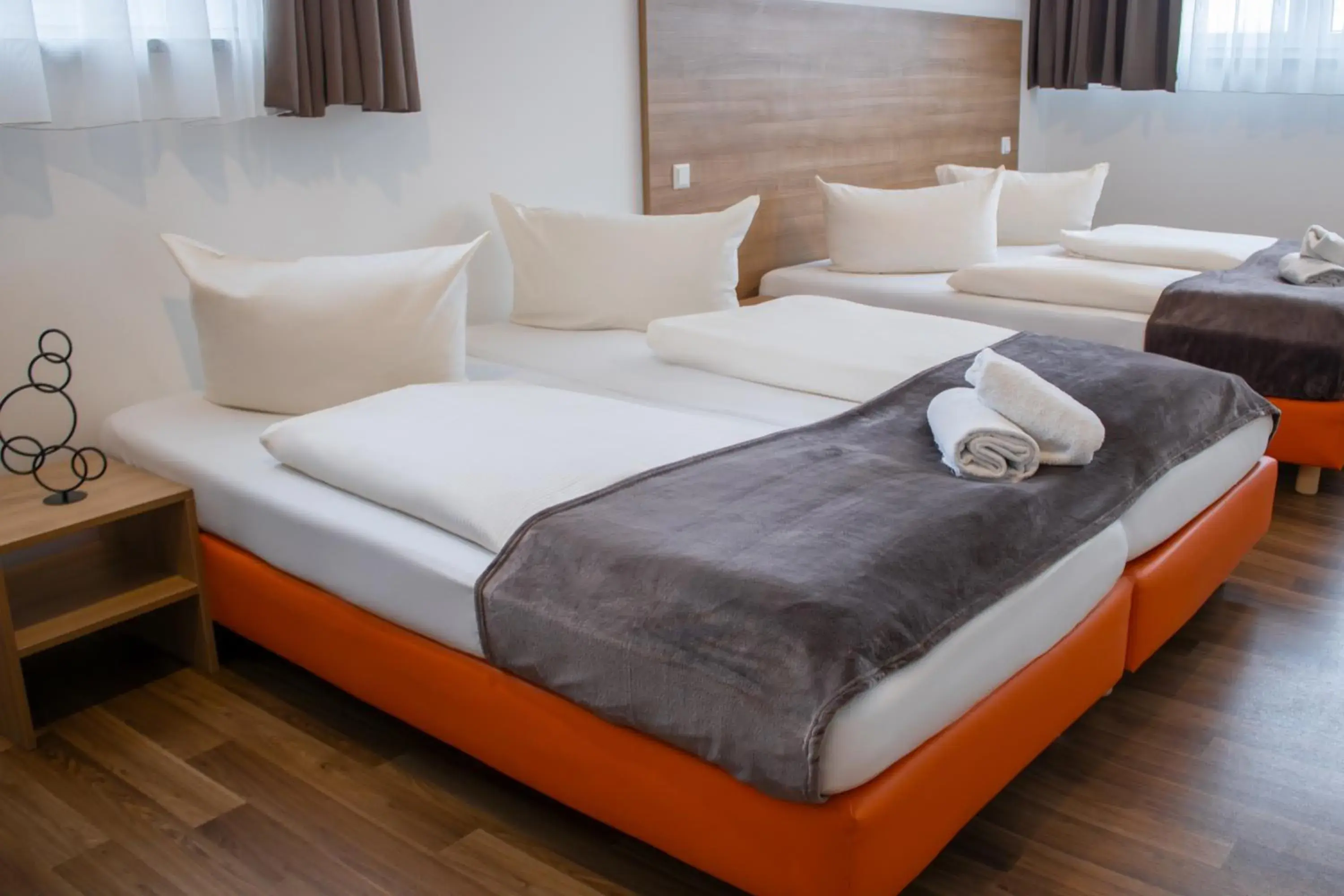 Quadruple Room in Orange Hotel und Apartments Quadruple Room in Orange Hotel und Apartments