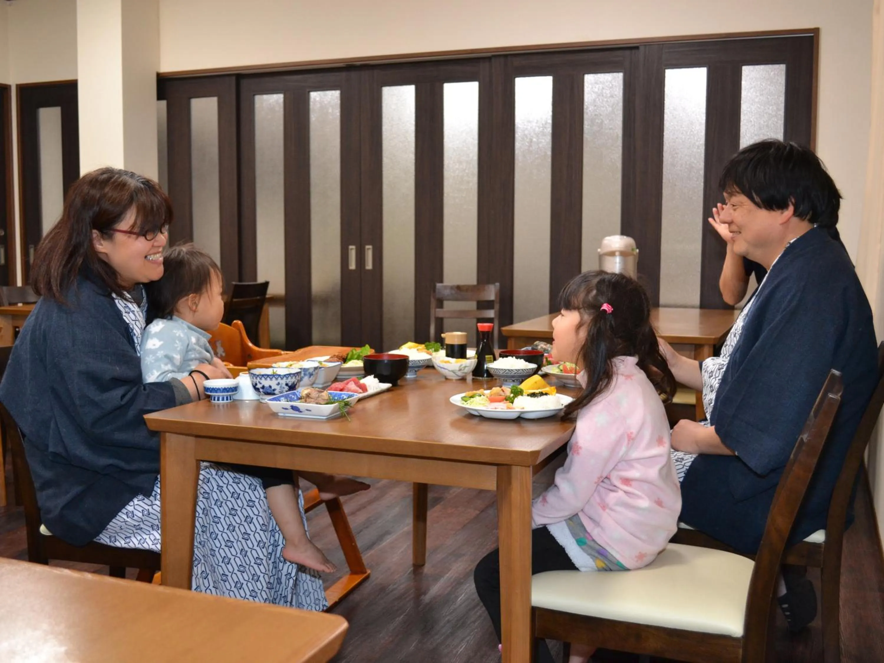 group of guests in Onsenminshuku Kosakaya