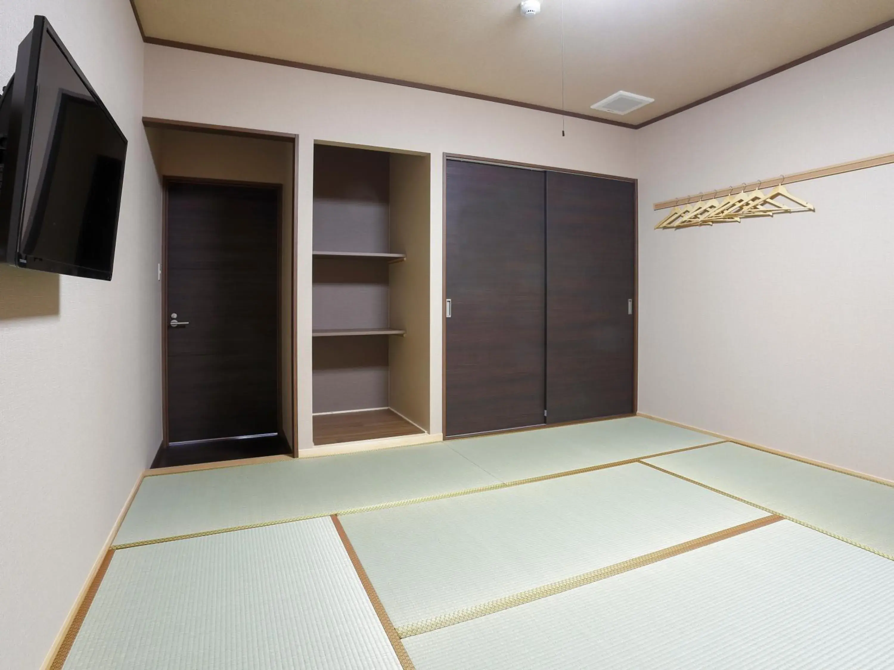 Japanese Style Quadruple Room with Shared Bathroom in Onsenminshuku Kosakaya Japanese Style Quadruple Room with Shared Bathroom in Onsenminshuku Kosakaya