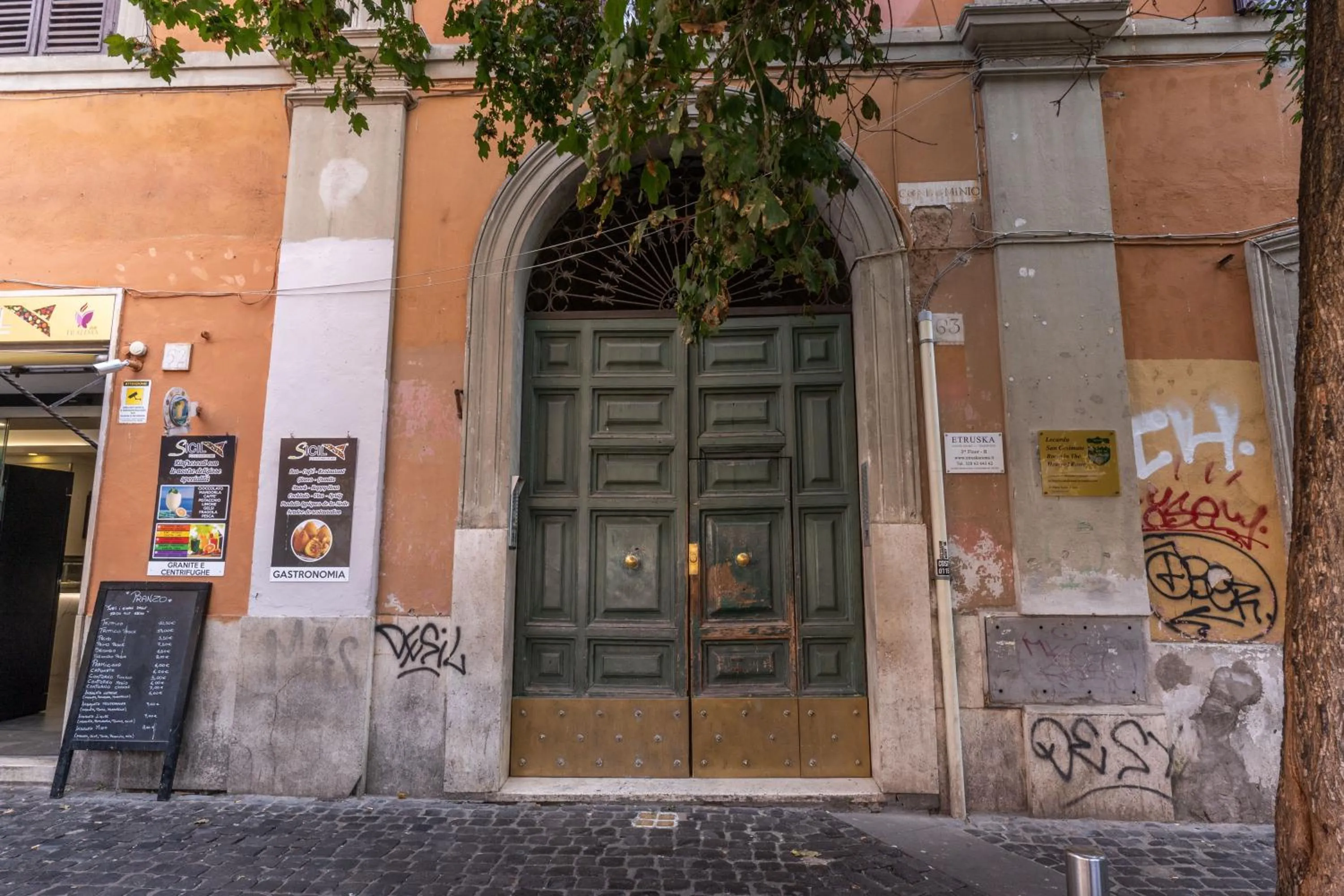 Facade/entrance in Locanda San Cosimato