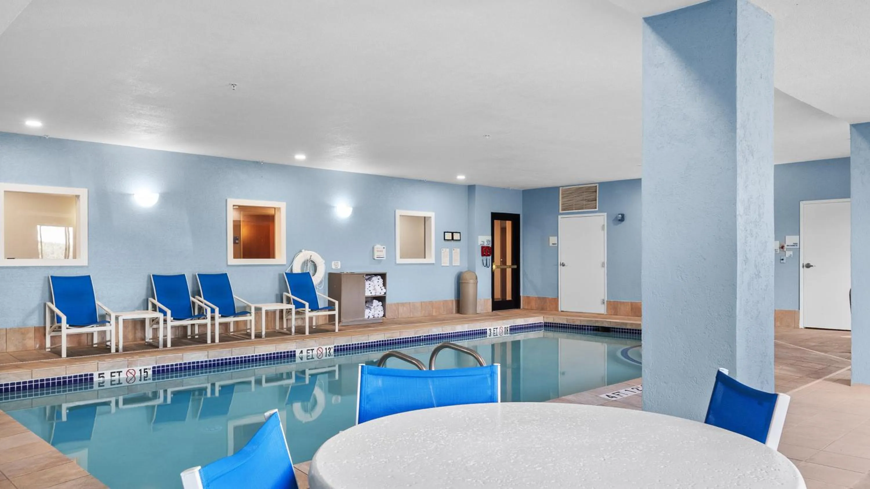 Swimming pool in Holiday Inn Express Hotel & Suites Manchester - Airport by IHG