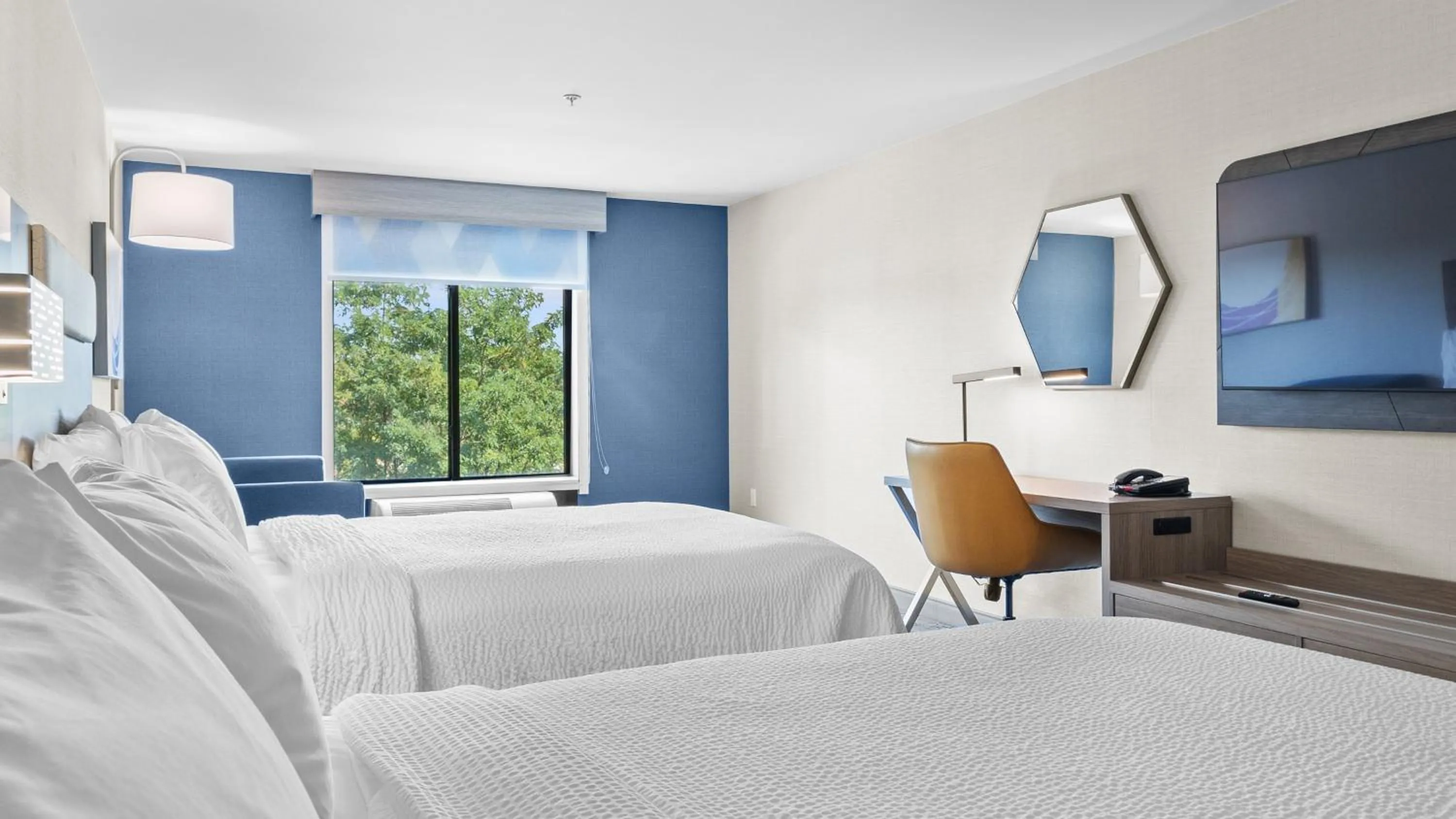 Photo of the whole room, Bed in Holiday Inn Express Hotel & Suites Manchester - Airport by IHG