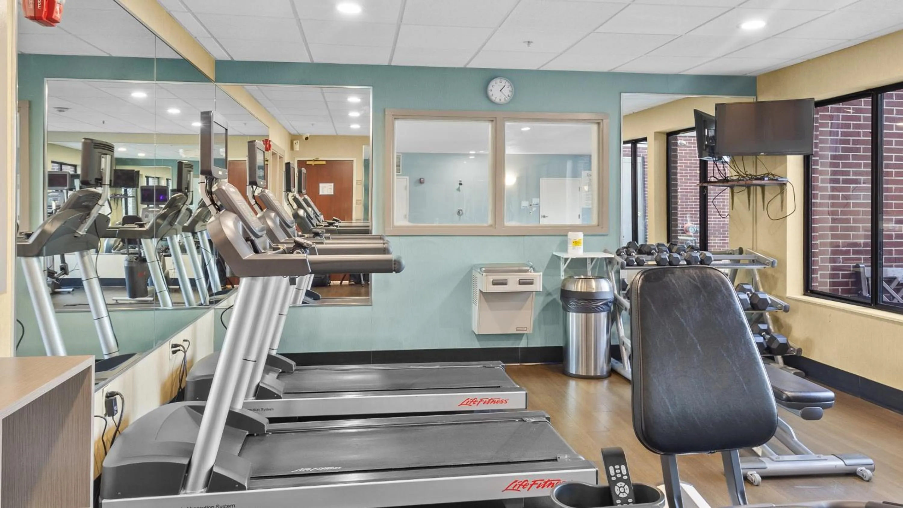 Fitness centre/facilities in Holiday Inn Express Hotel & Suites Manchester - Airport by IHG