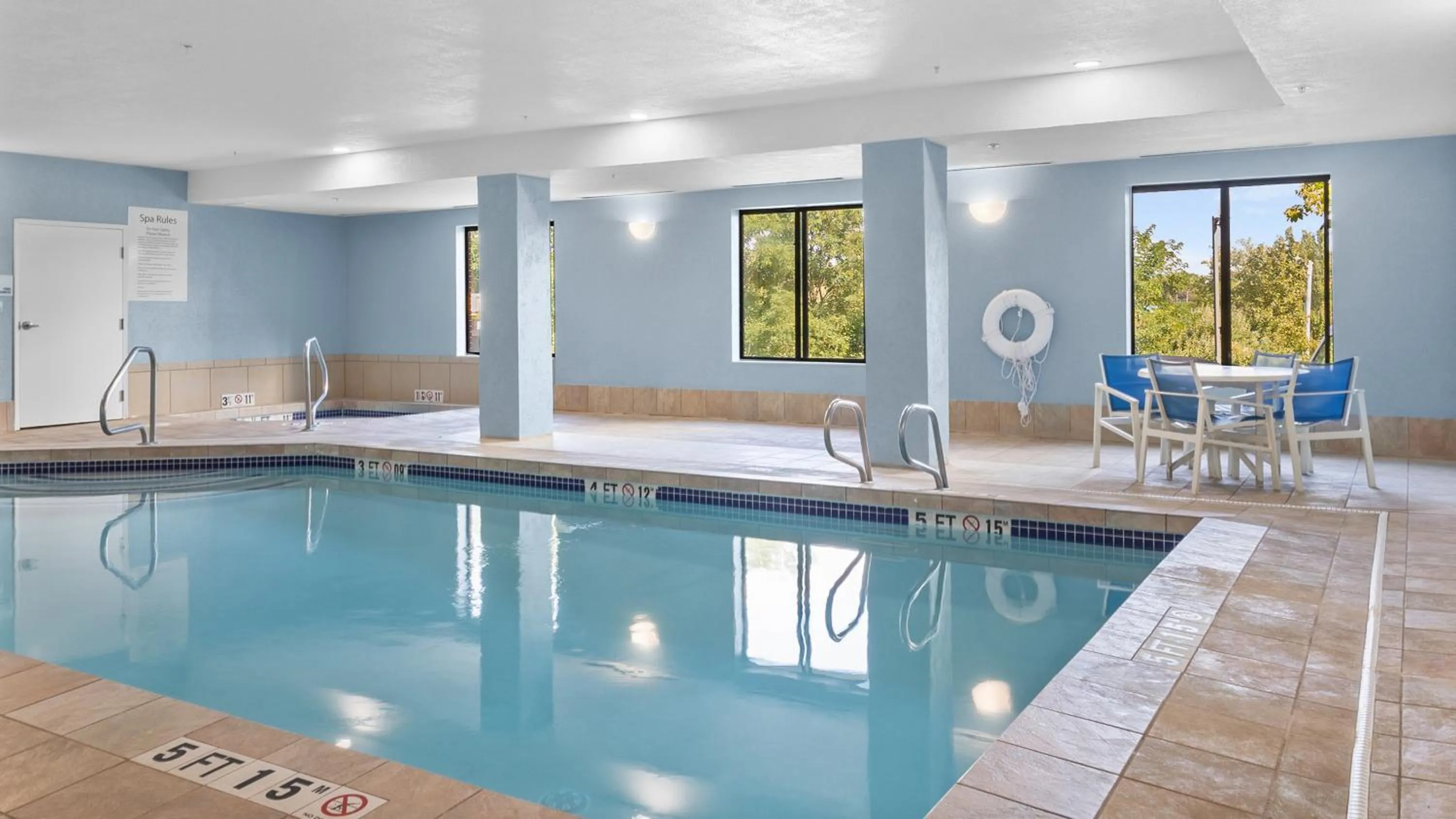 Swimming pool in Holiday Inn Express Hotel & Suites Manchester - Airport by IHG