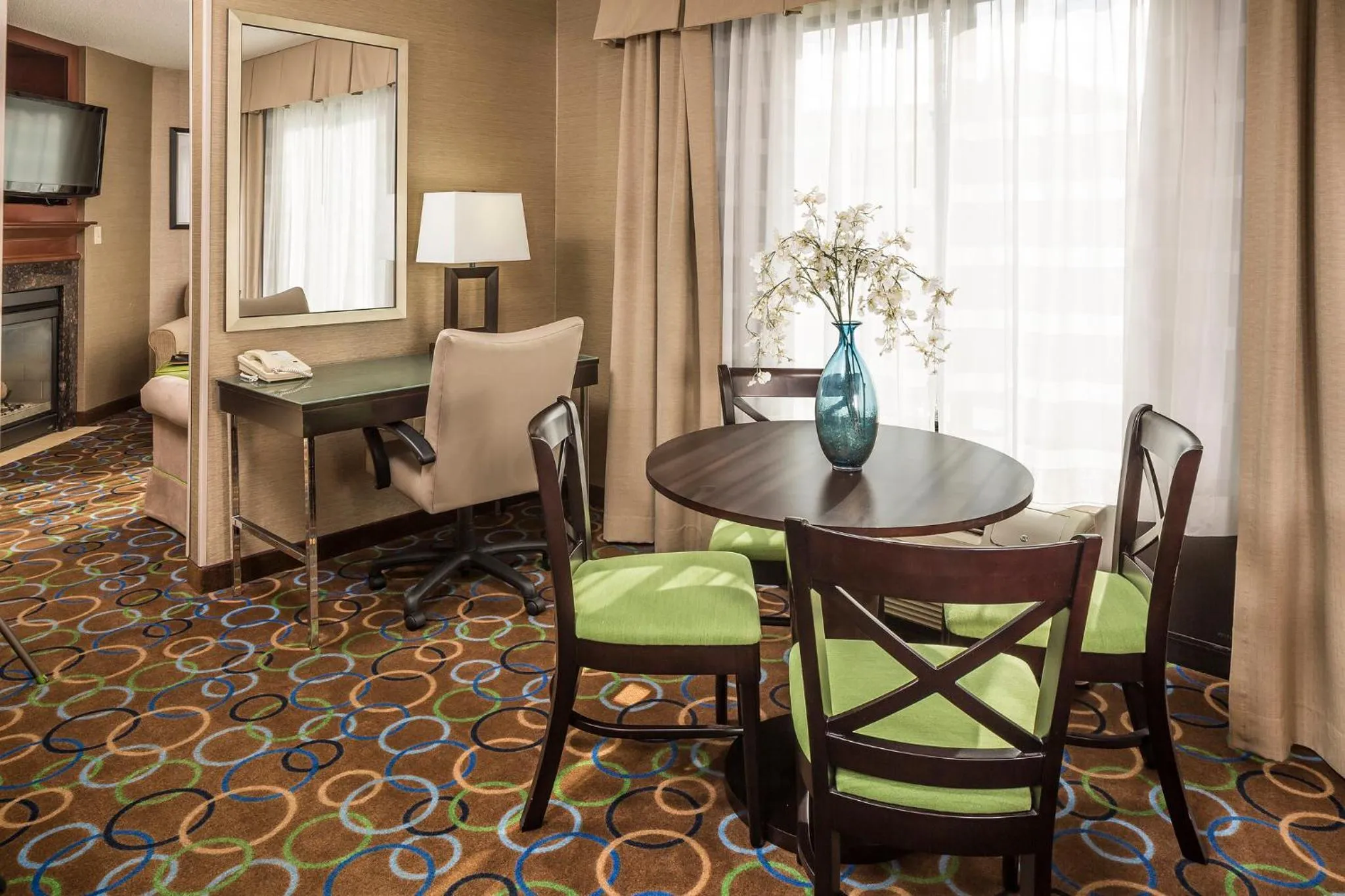 Photo of the whole room in Holiday Inn Express Hotel & Suites Manchester - Airport by IHG