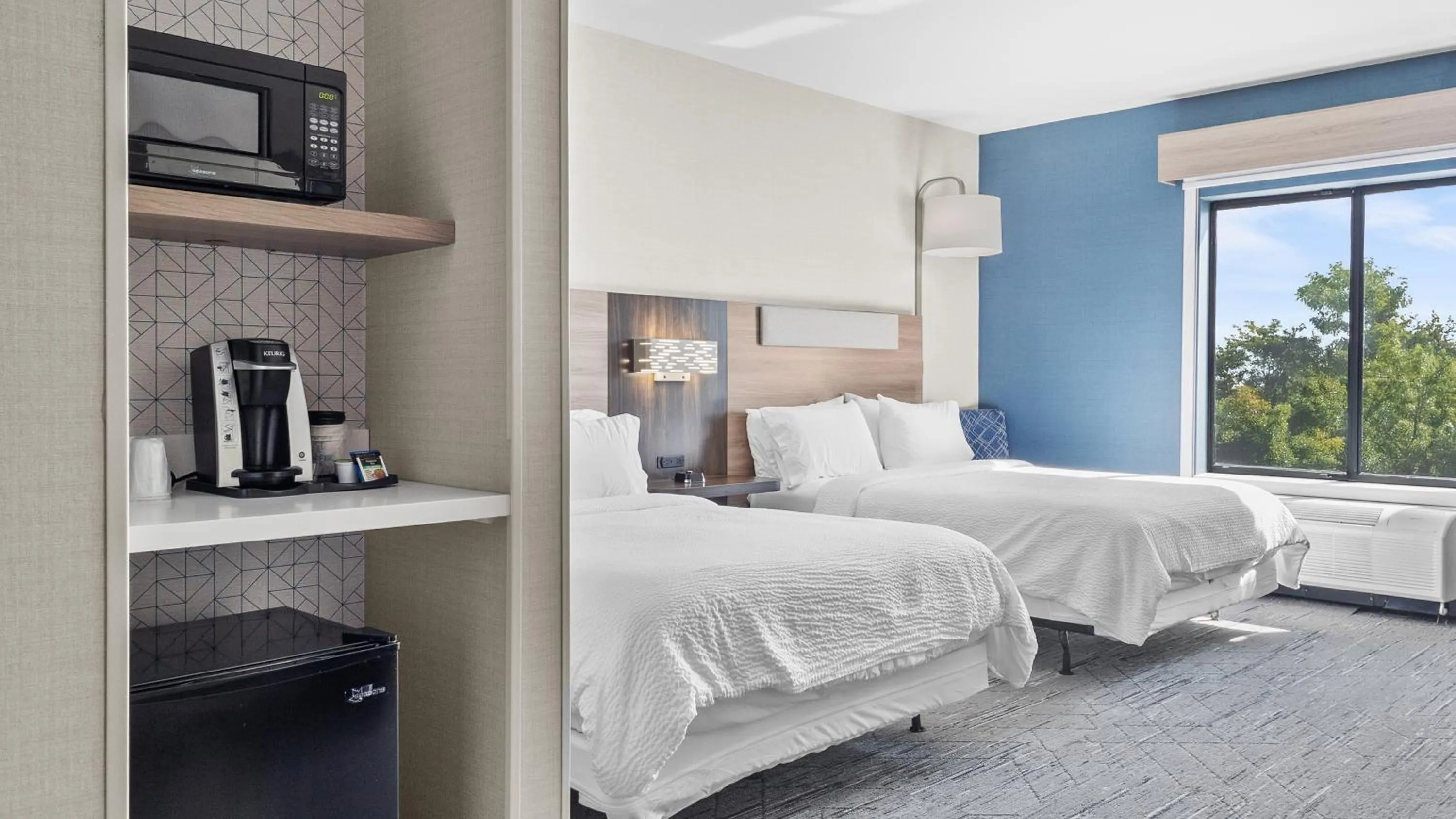 Photo of the whole room, Bed in Holiday Inn Express Hotel & Suites Manchester - Airport by IHG