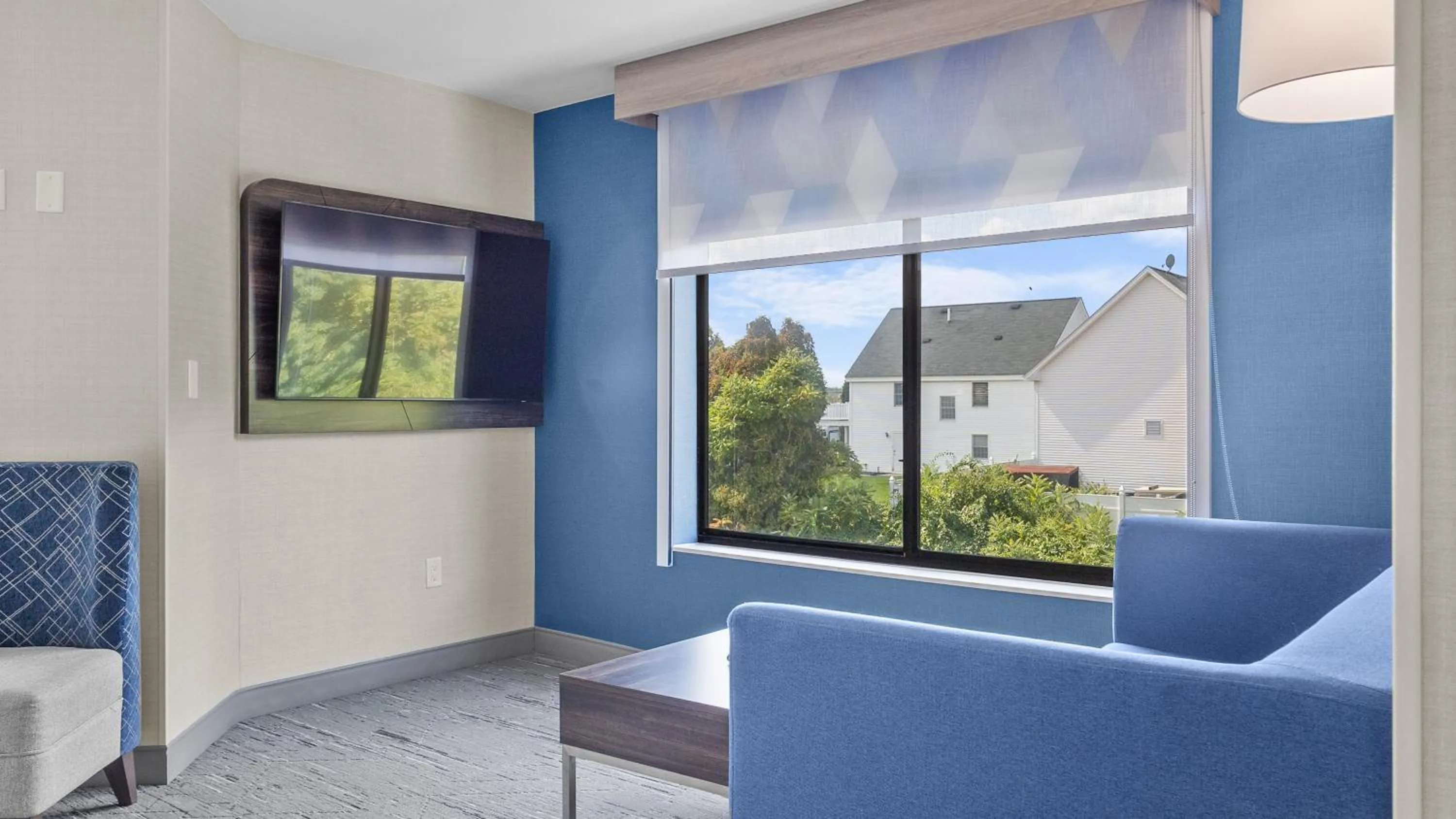 Photo of the whole room in Holiday Inn Express Hotel & Suites Manchester - Airport by IHG