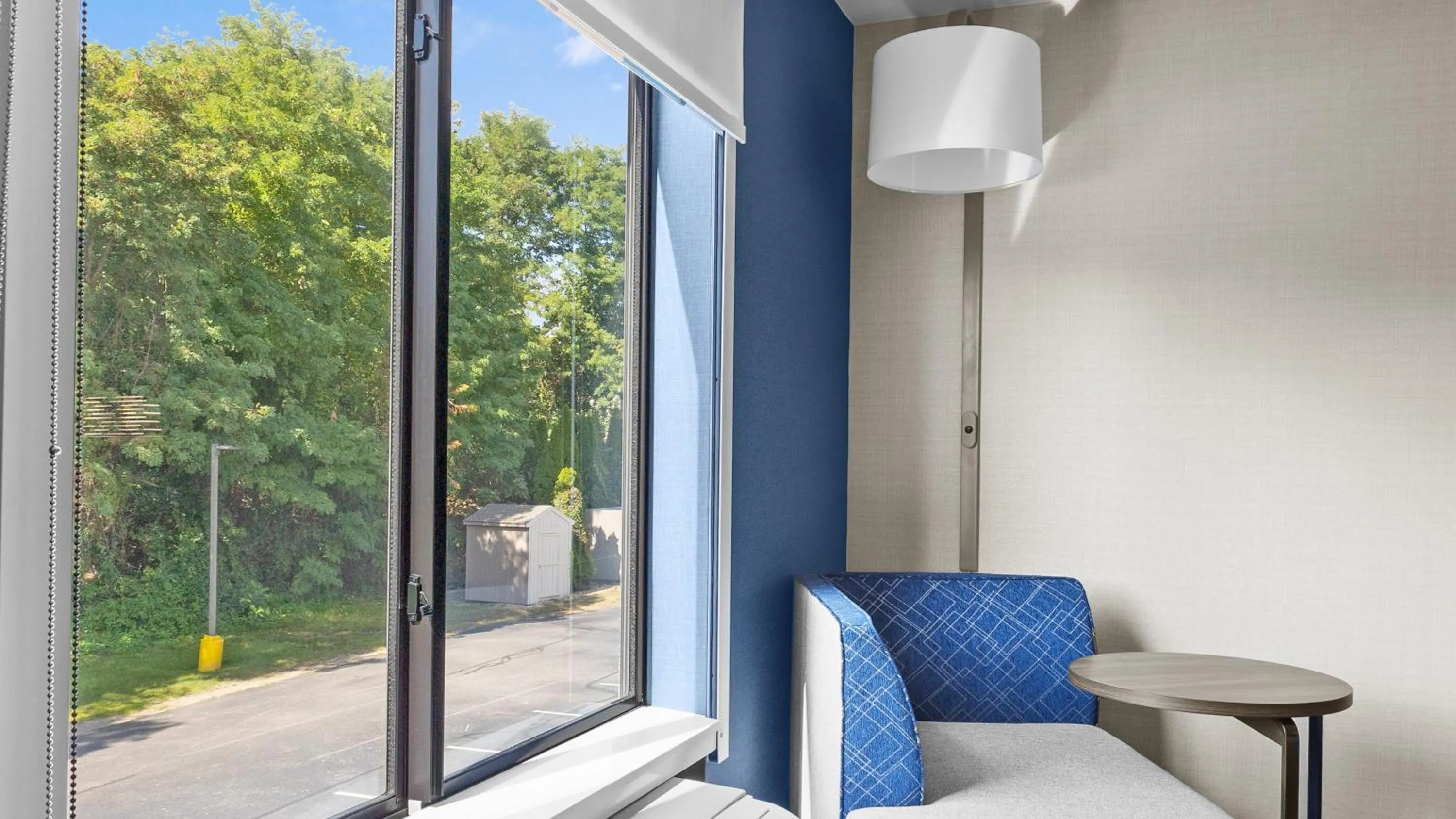 Photo of the whole room in Holiday Inn Express Hotel & Suites Manchester - Airport by IHG