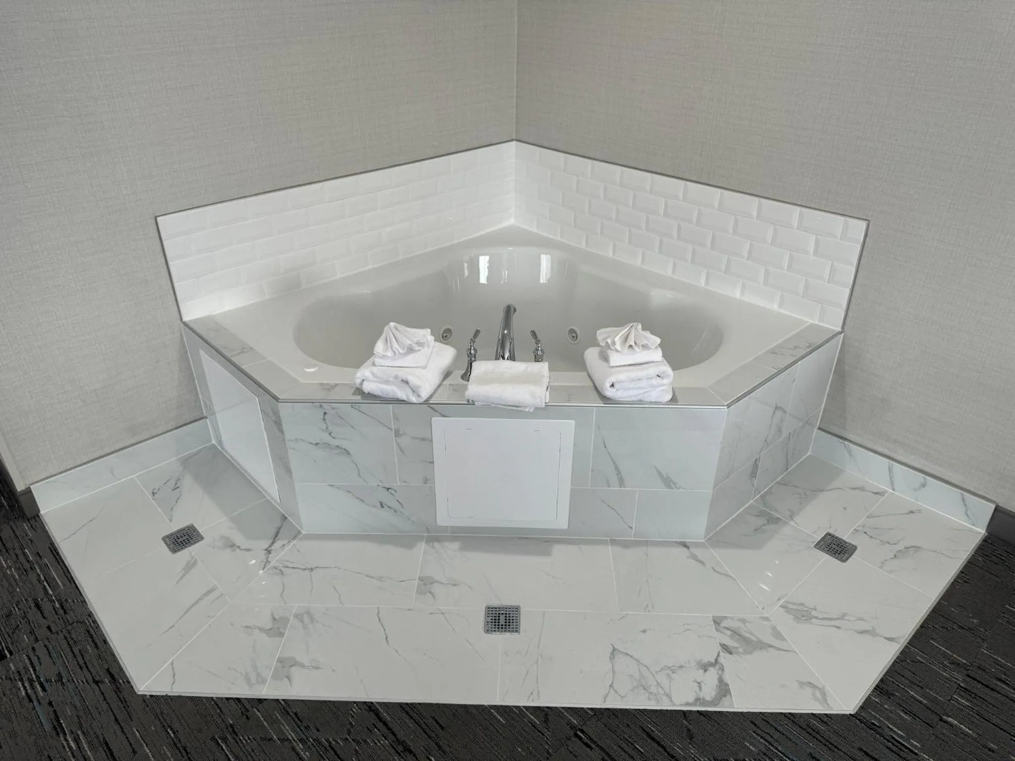 Photo of the whole room in Holiday Inn Express Hotel & Suites Manchester - Airport by IHG