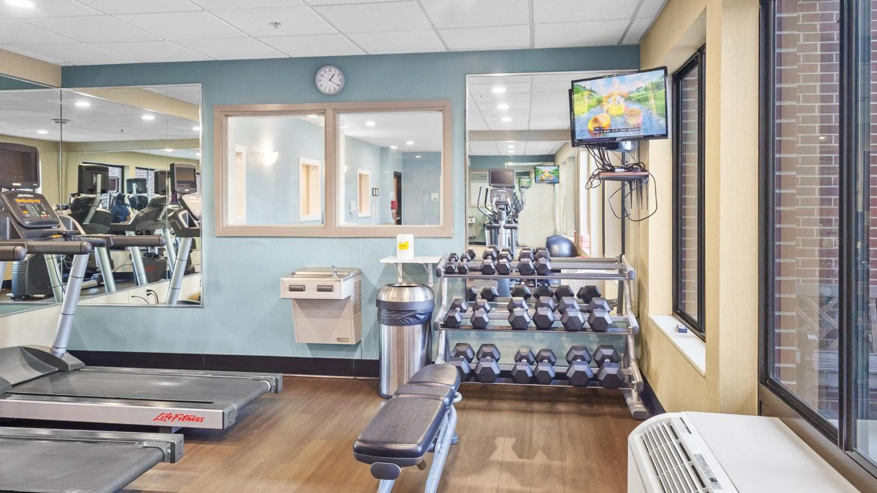 Fitness centre/facilities in Holiday Inn Express Hotel & Suites Manchester - Airport by IHG