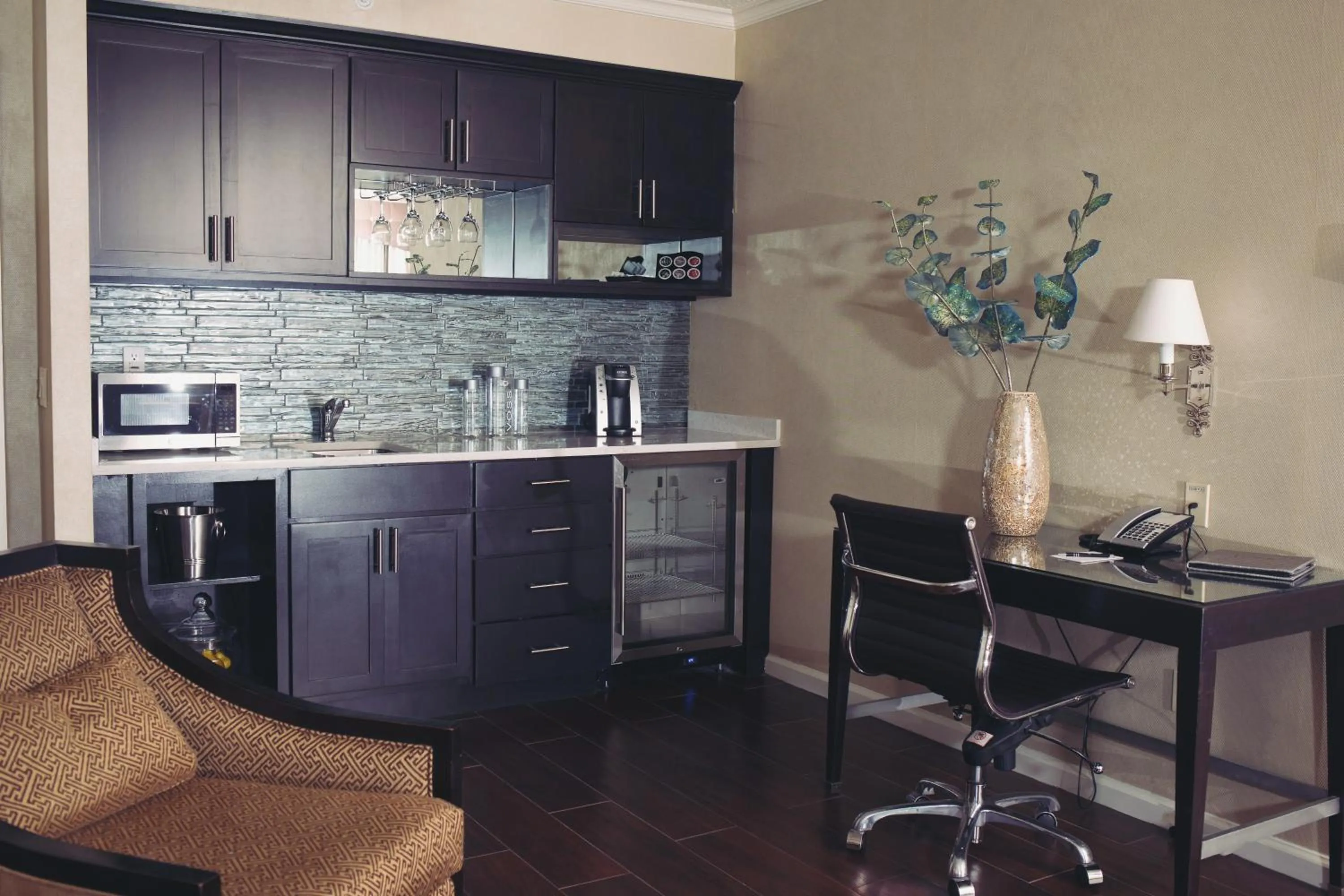 Kitchen or kitchenette in The Inn At Fox Hollow Hotel