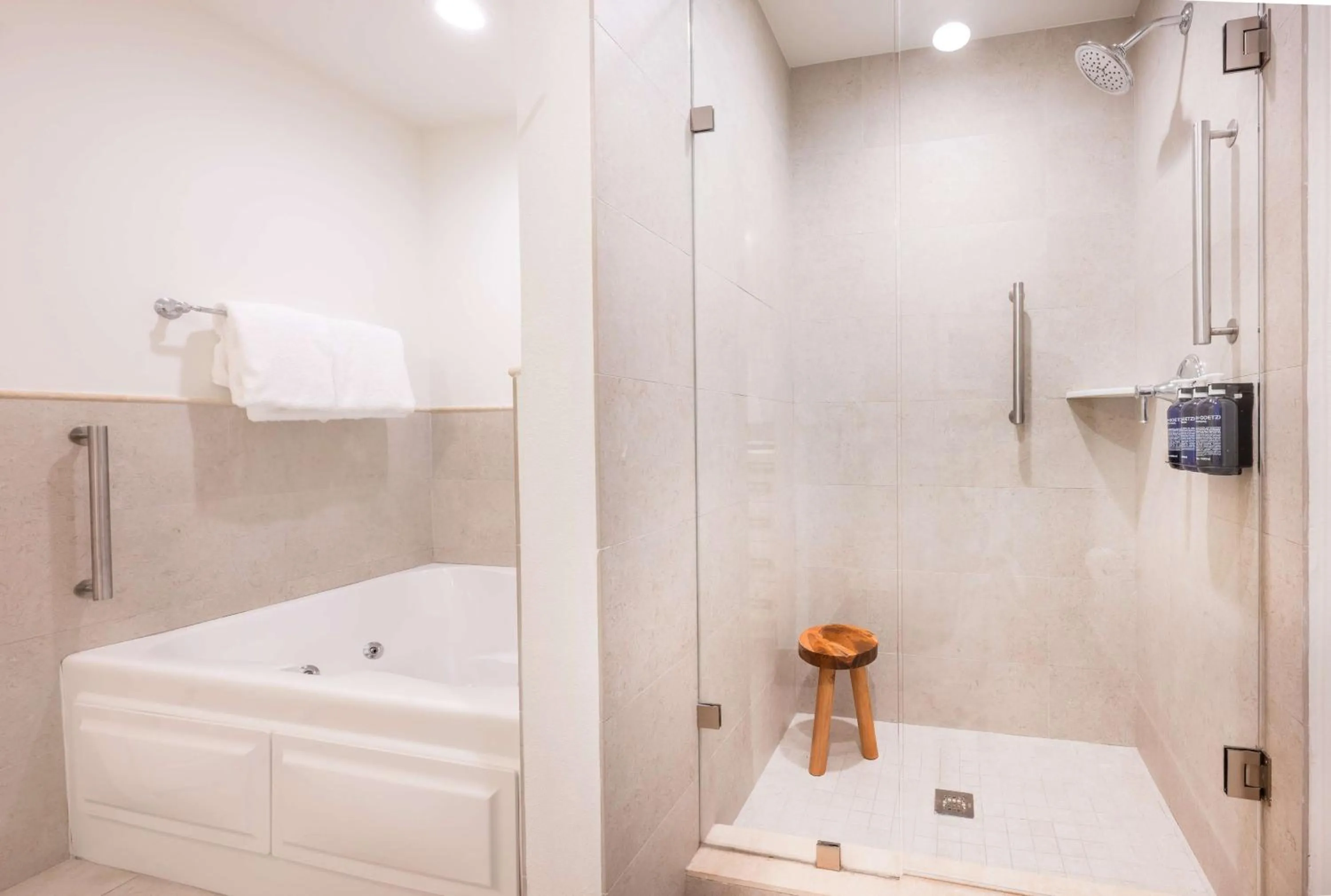 Bathroom in Islander Resort