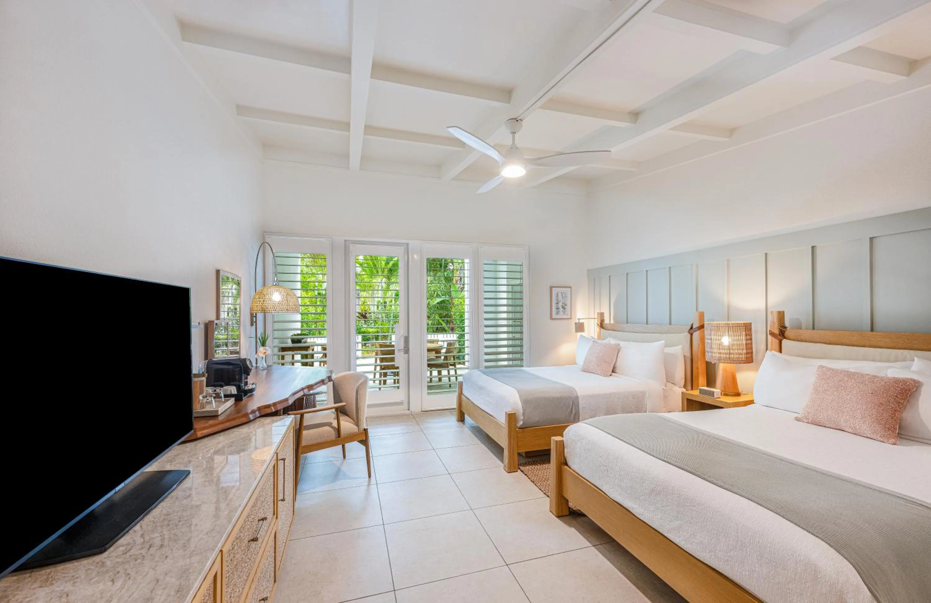 Photo of the whole room, Bed in Islander Resort