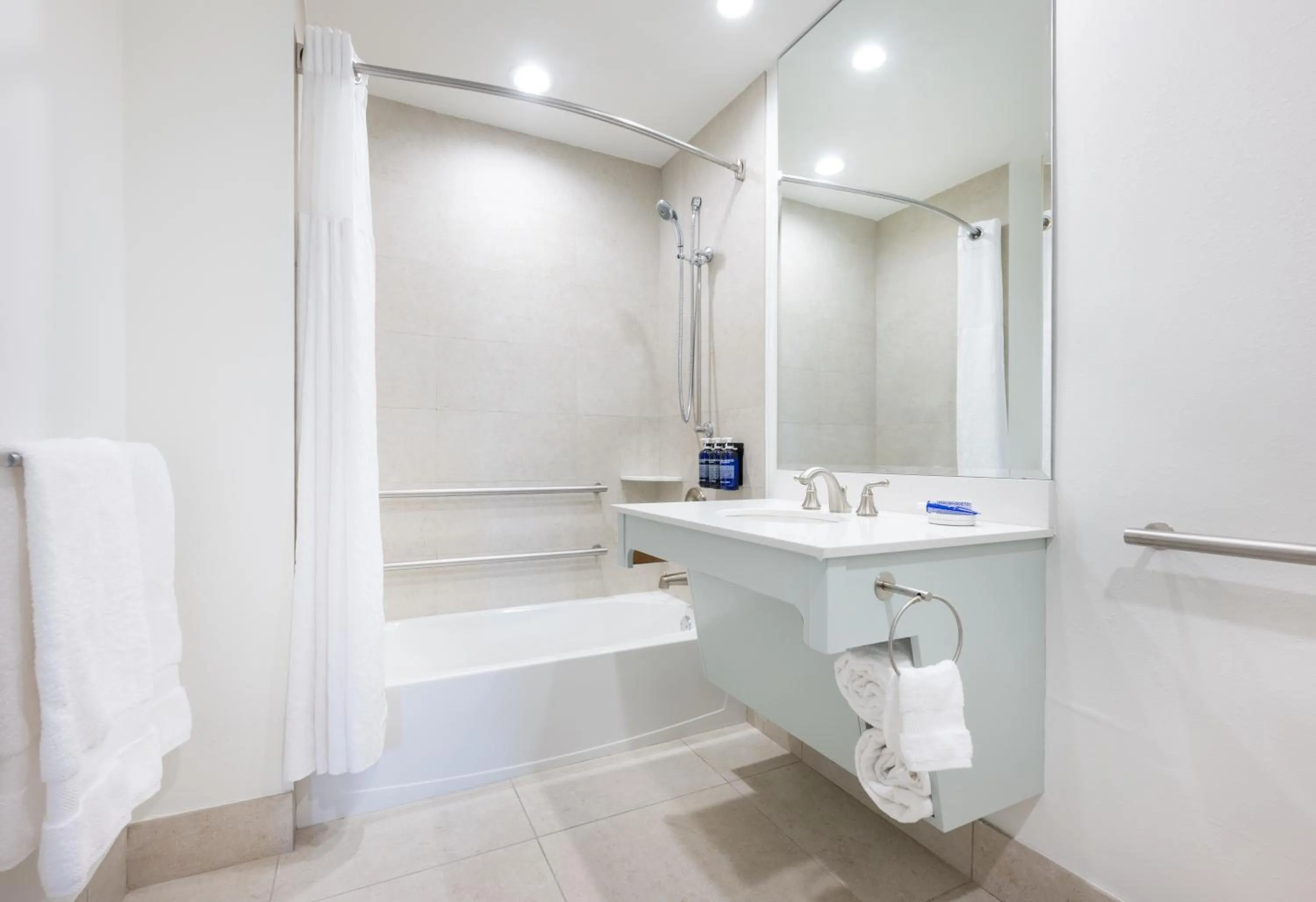 Bathroom in Islander Resort