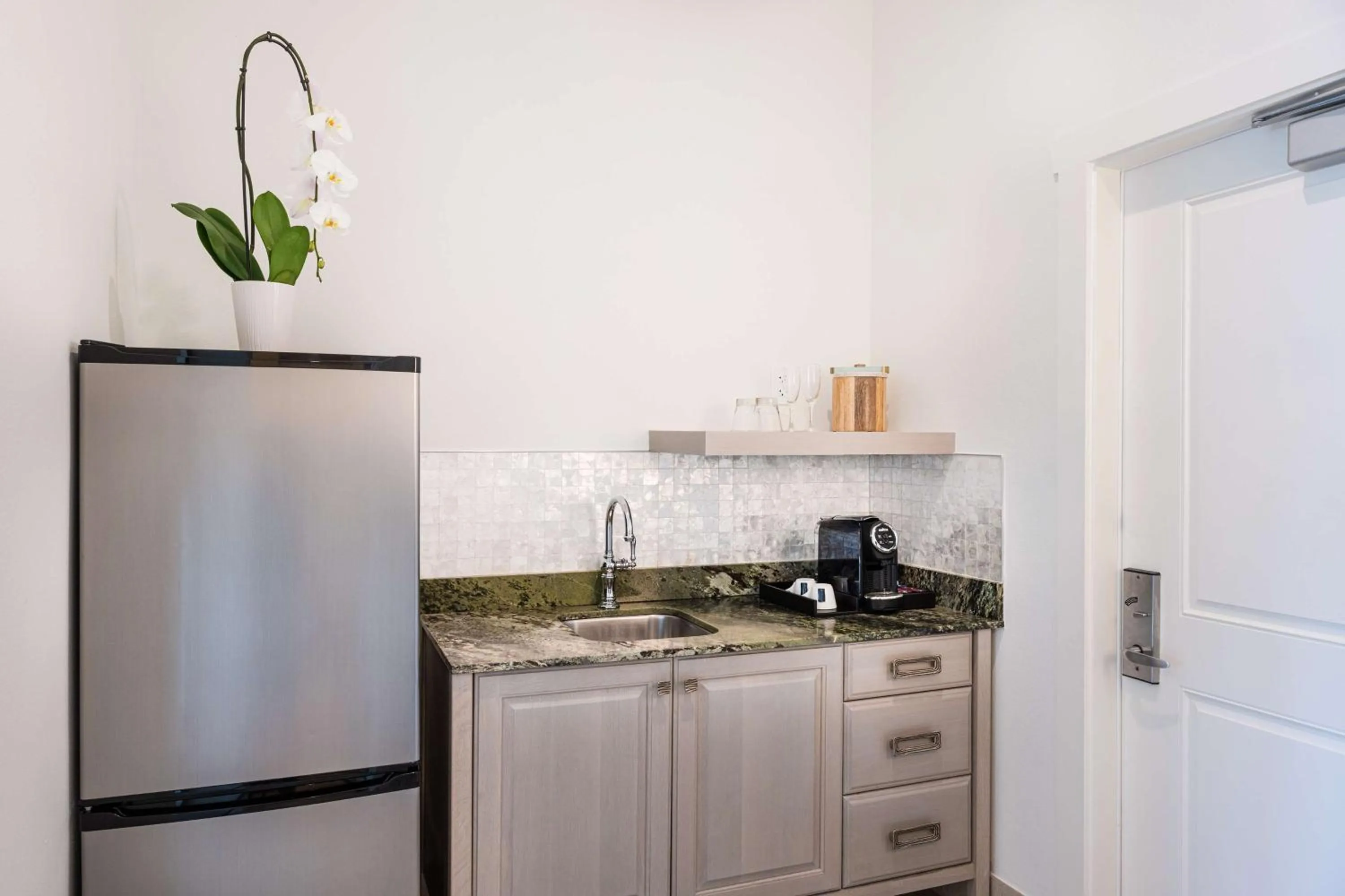 kitchen in Islander Resort