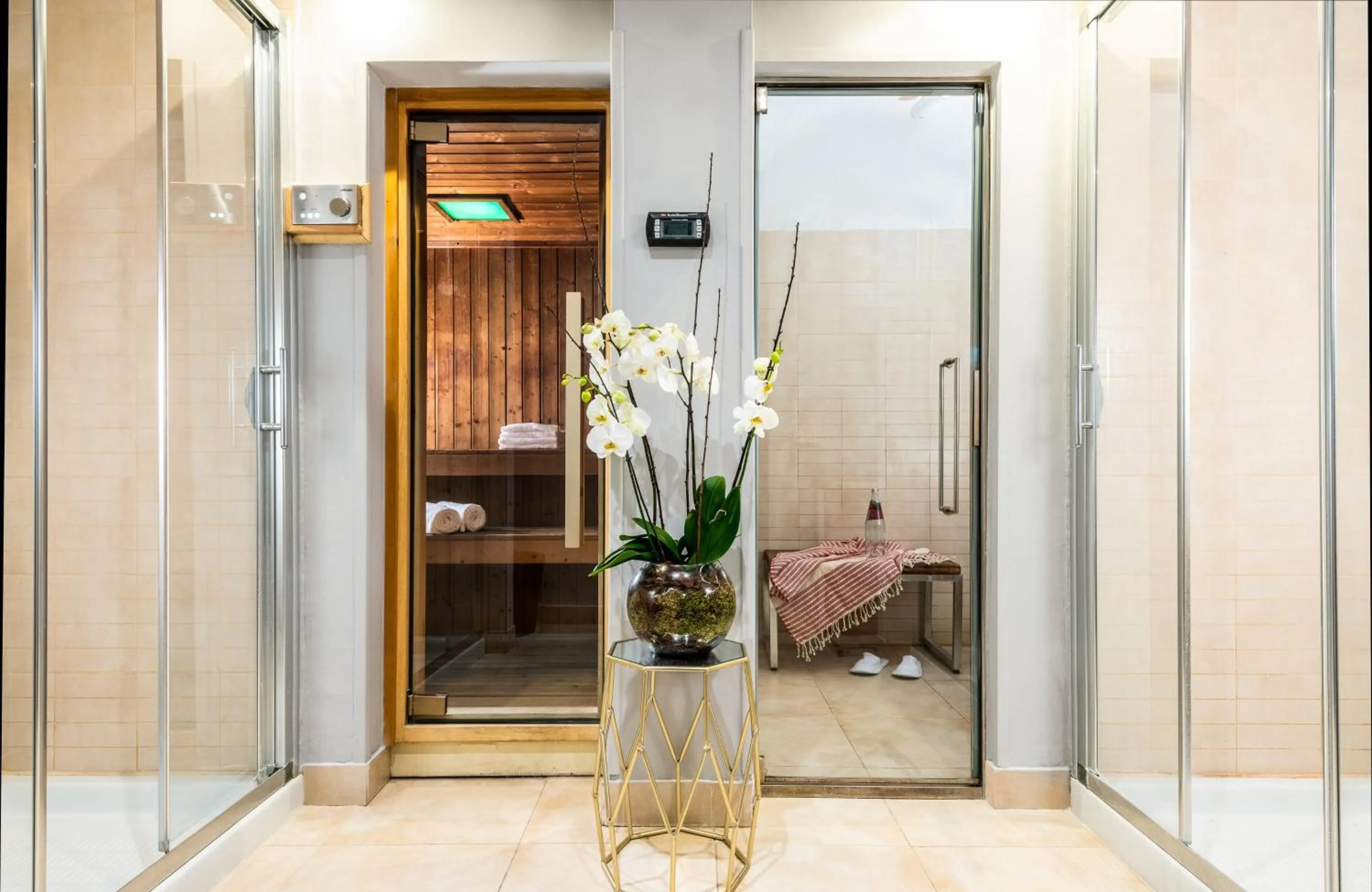 Sauna in Leonardo Boutique Hotel Rome Termini