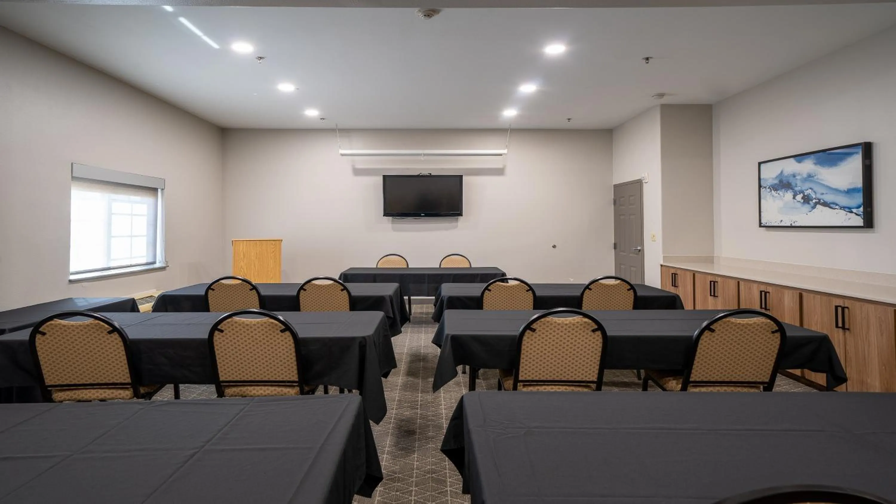 Meeting/conference room in Candlewood Suites Baytown by IHG