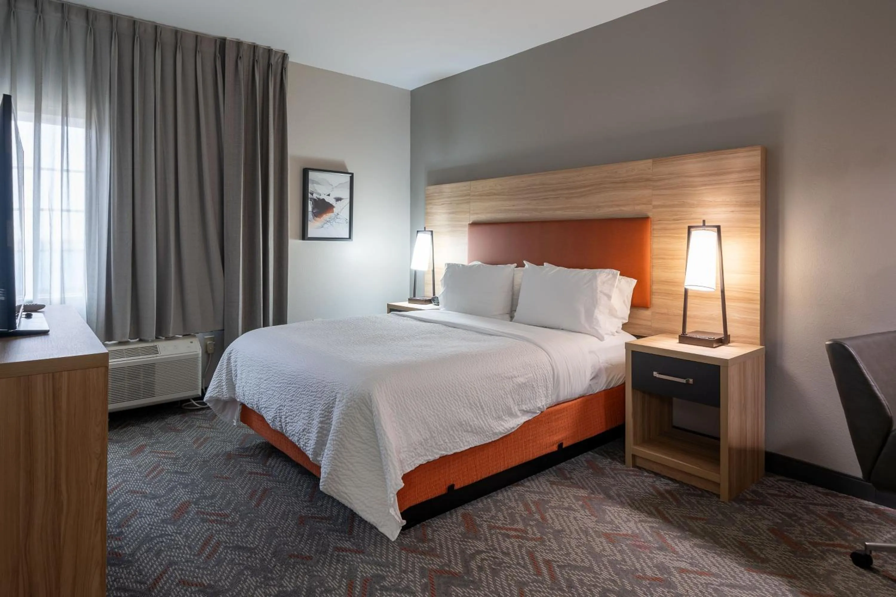 Photo of the whole room, Bed in Candlewood Suites Baytown by IHG
