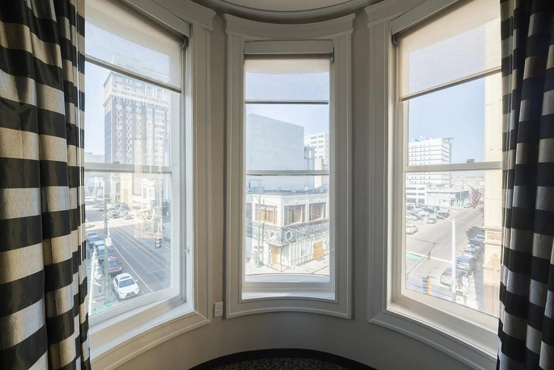 Photo of the whole room in voco Hotel Napoleon Memphis by IHG