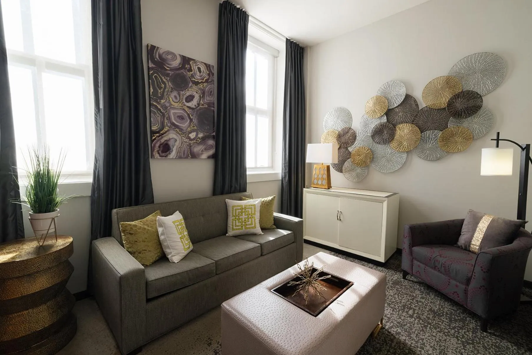 Photo of the whole room in voco Hotel Napoleon Memphis by IHG