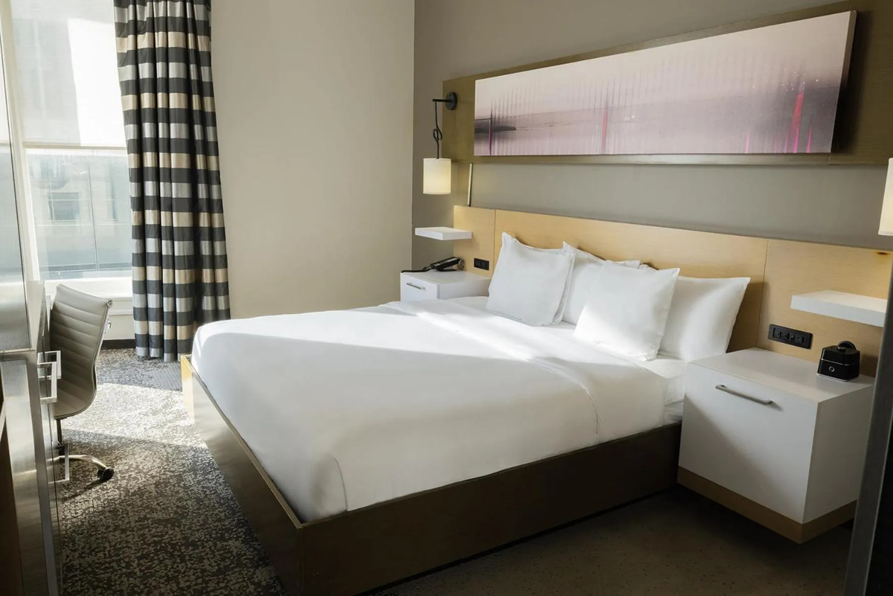 Photo of the whole room, Bed in voco Hotel Napoleon Memphis by IHG