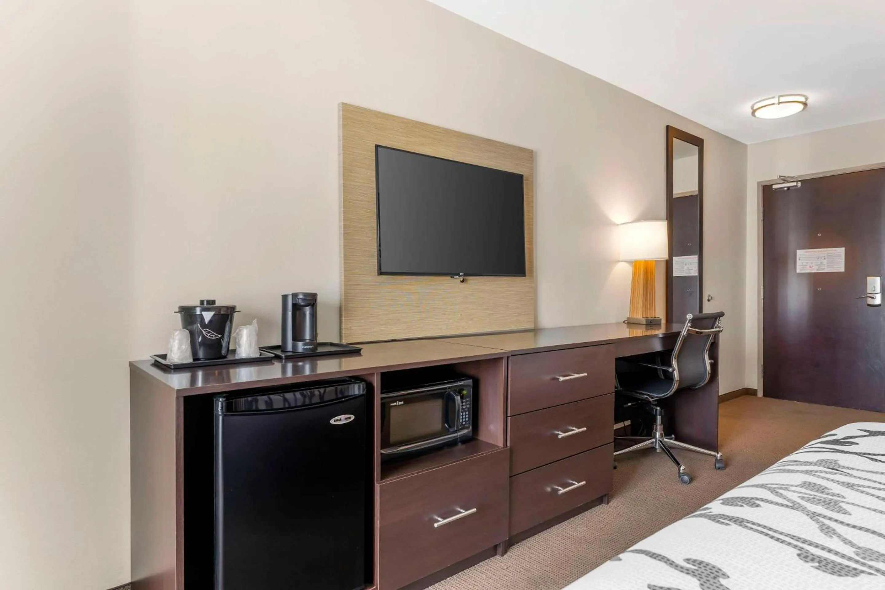 Bedroom, Bed in Sleep Inn & Suites Cumberland