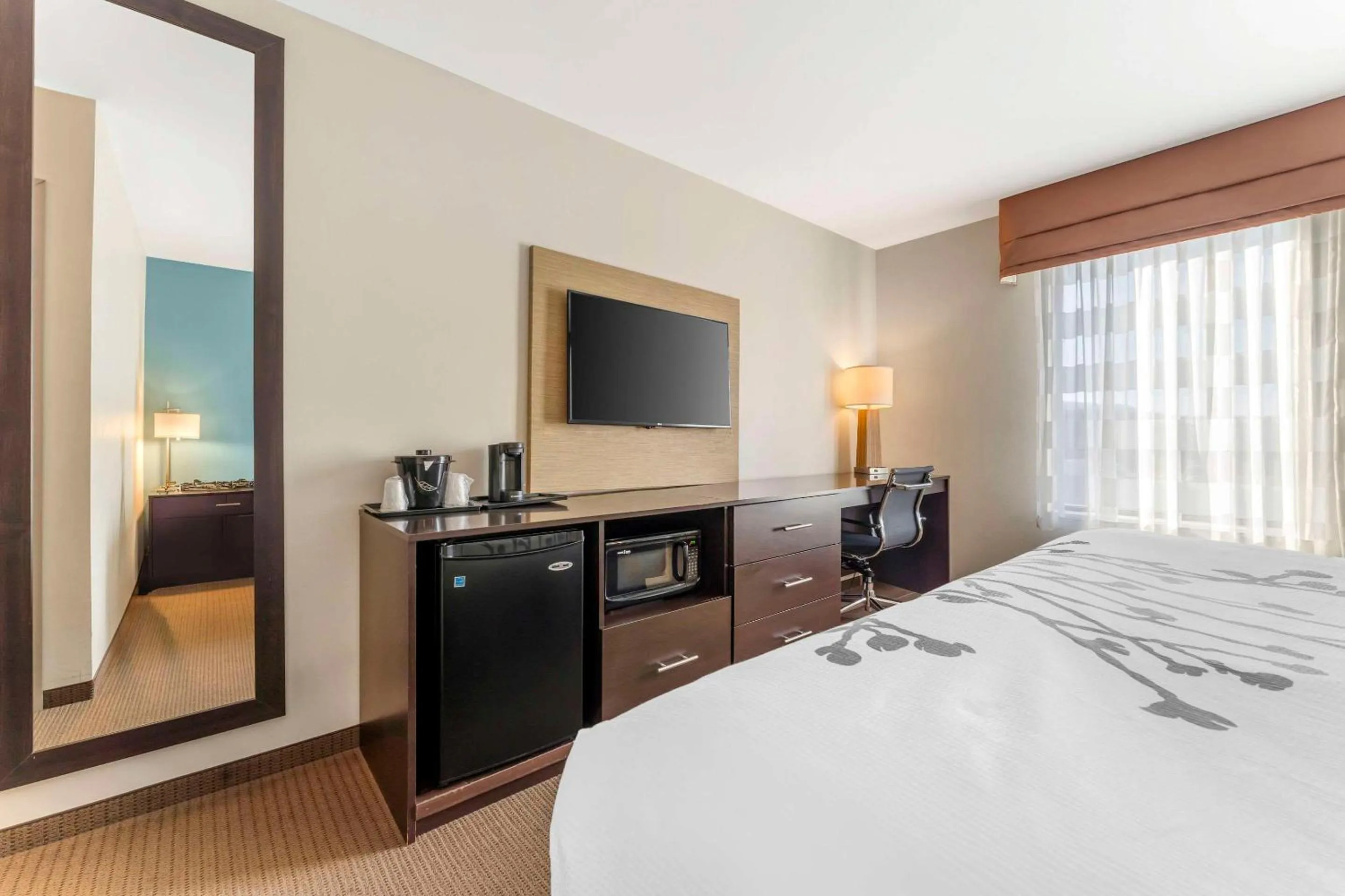 Bedroom, Bed in Sleep Inn & Suites Cumberland