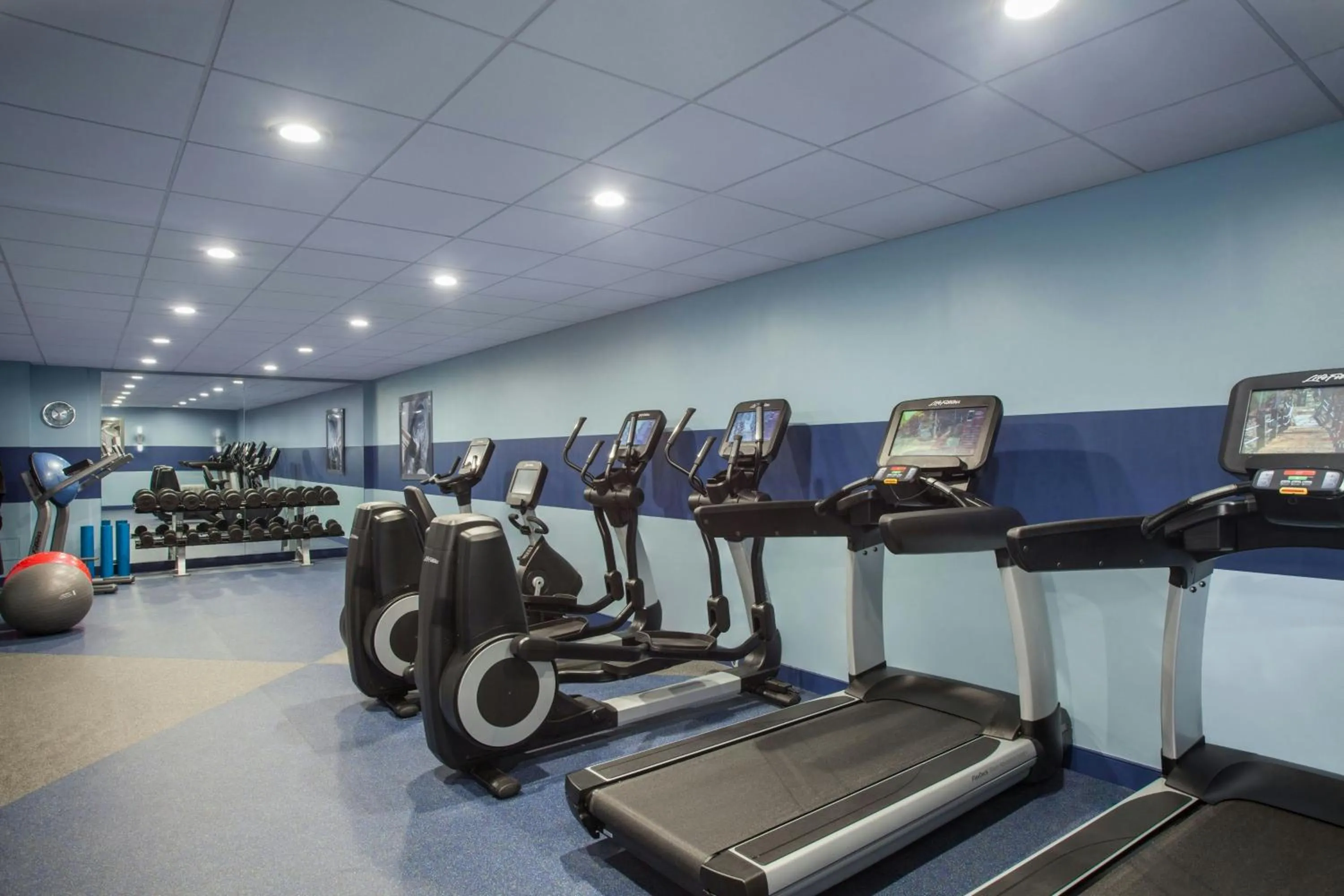 Fitness centre/facilities in Four Points by Sheraton Richmond