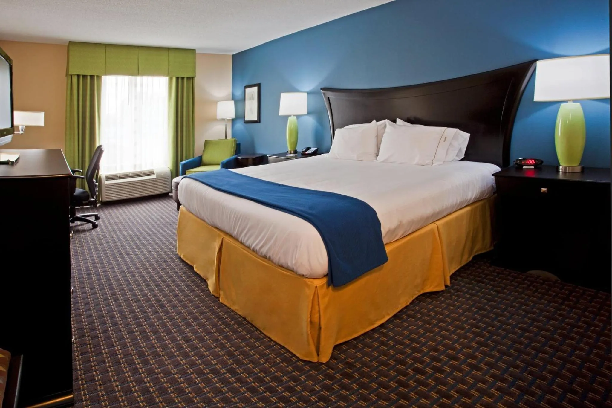 Photo of the whole room, Bed in Holiday Inn Express Hotel & Suites Largo-Clearwater by IHG