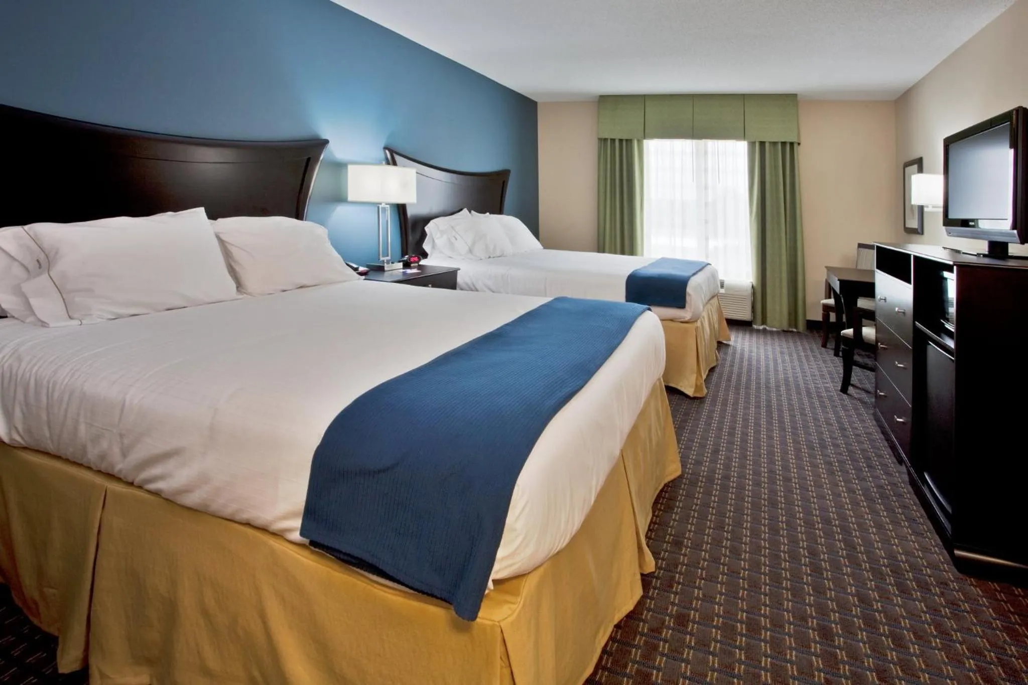 Photo of the whole room, Bed in Holiday Inn Express Hotel & Suites Largo-Clearwater by IHG