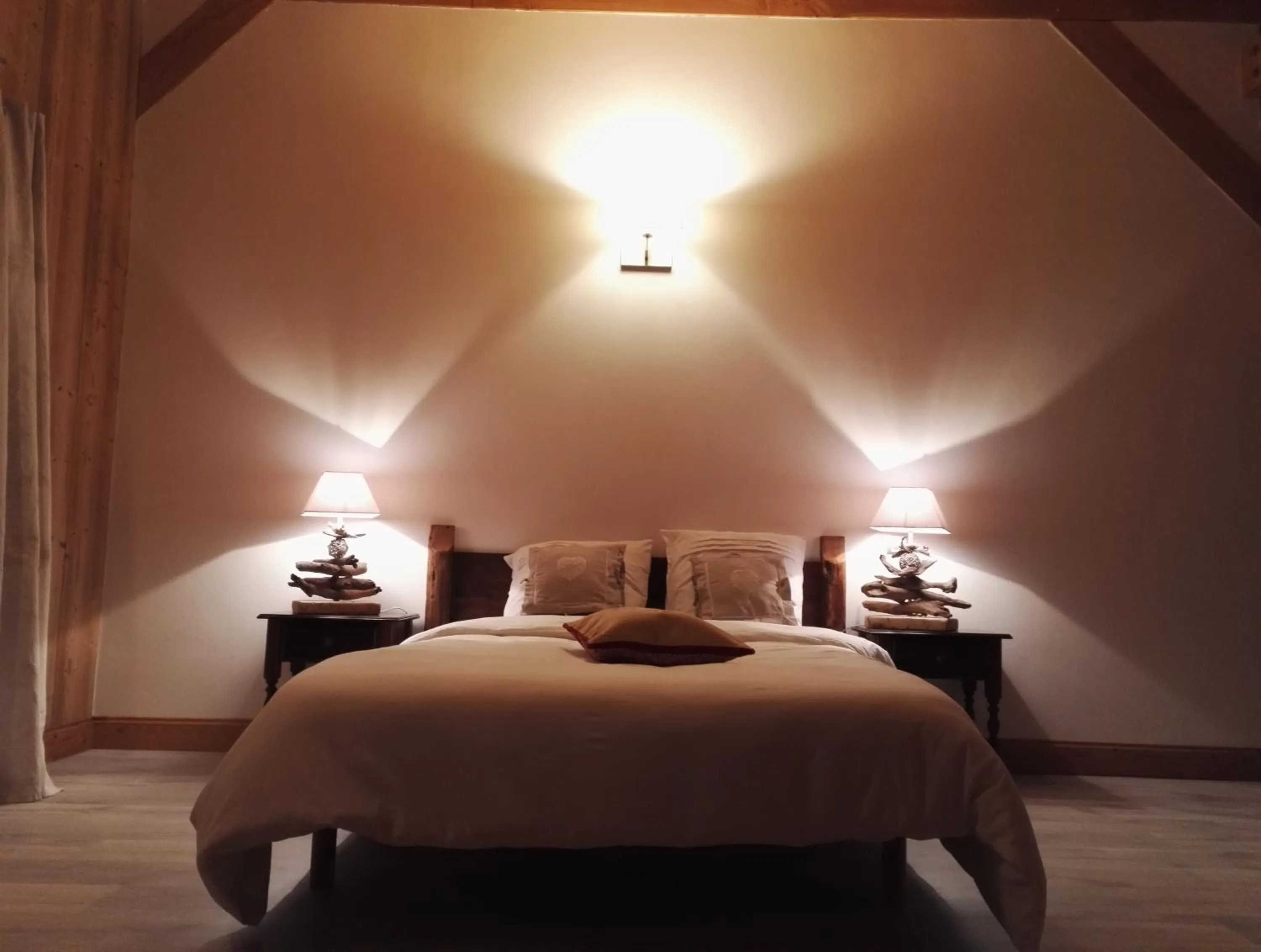 Bedroom, Bed in Chantemerle 1741, chambres d'hôtes à la montagne