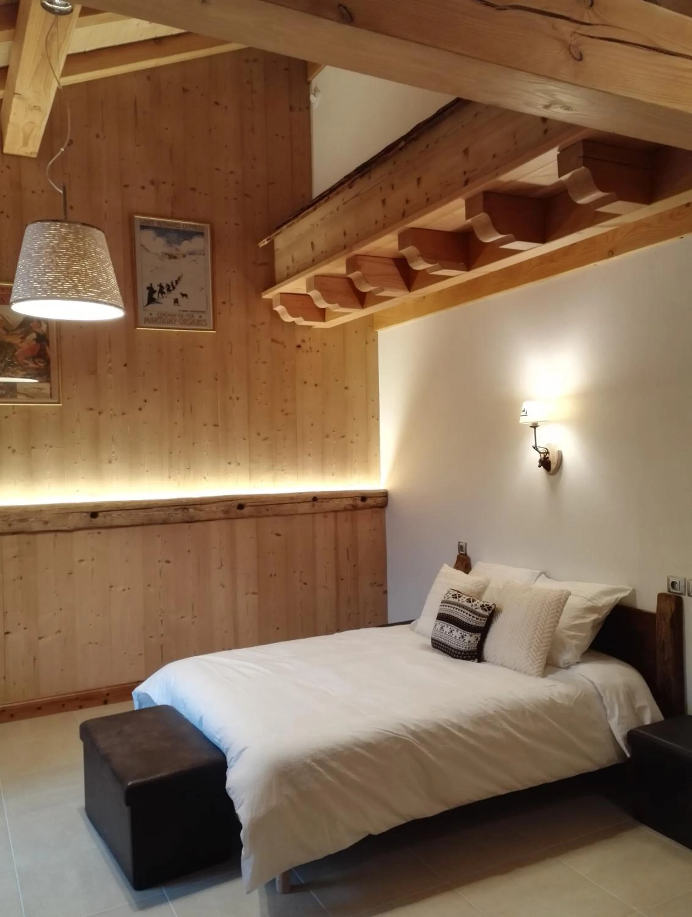 Bedroom, Bed in Chantemerle 1741, chambres d'hôtes à la montagne