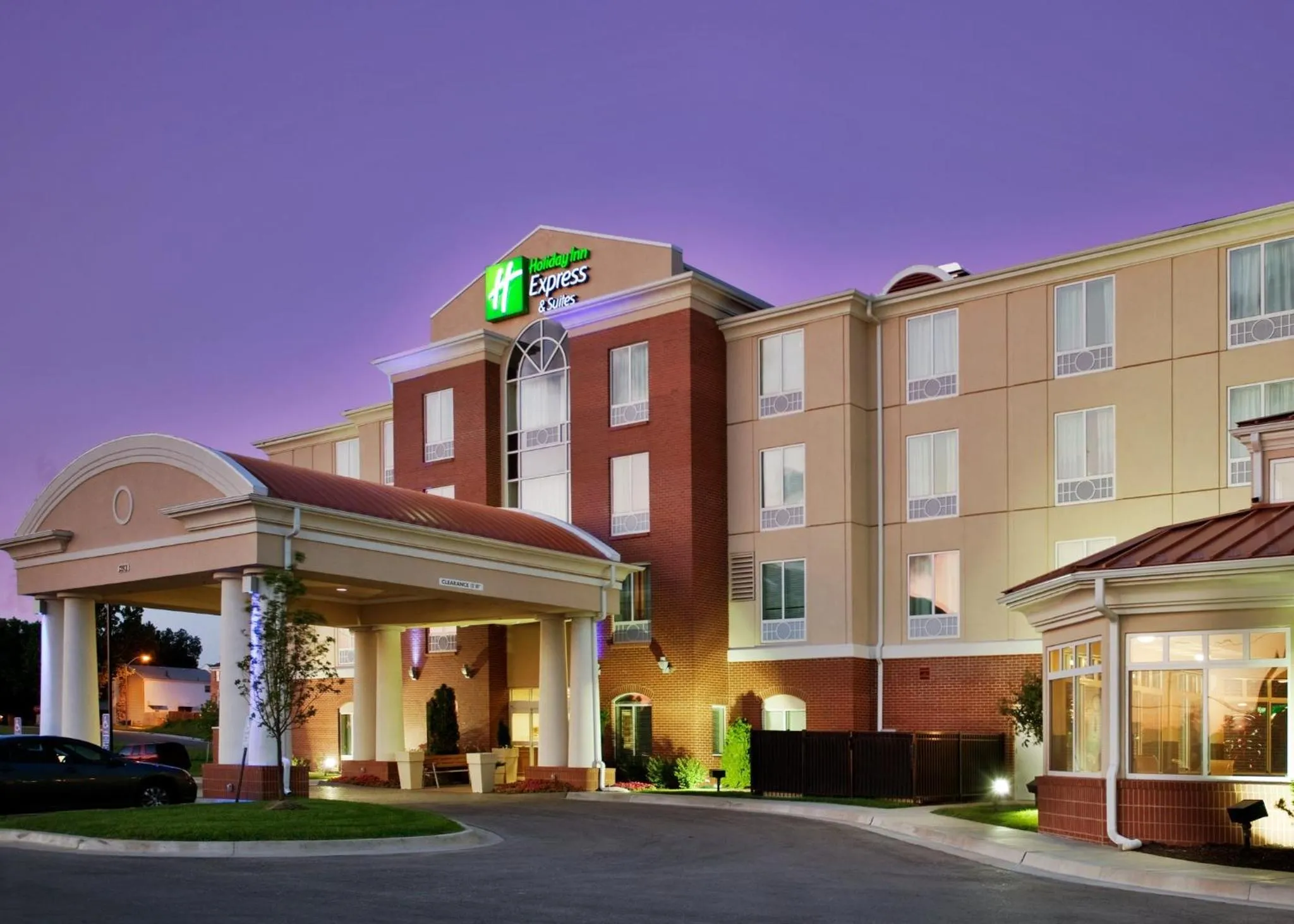 Property building in Holiday Inn Express Hotel & Suites Kansas City - Grandview by IHG