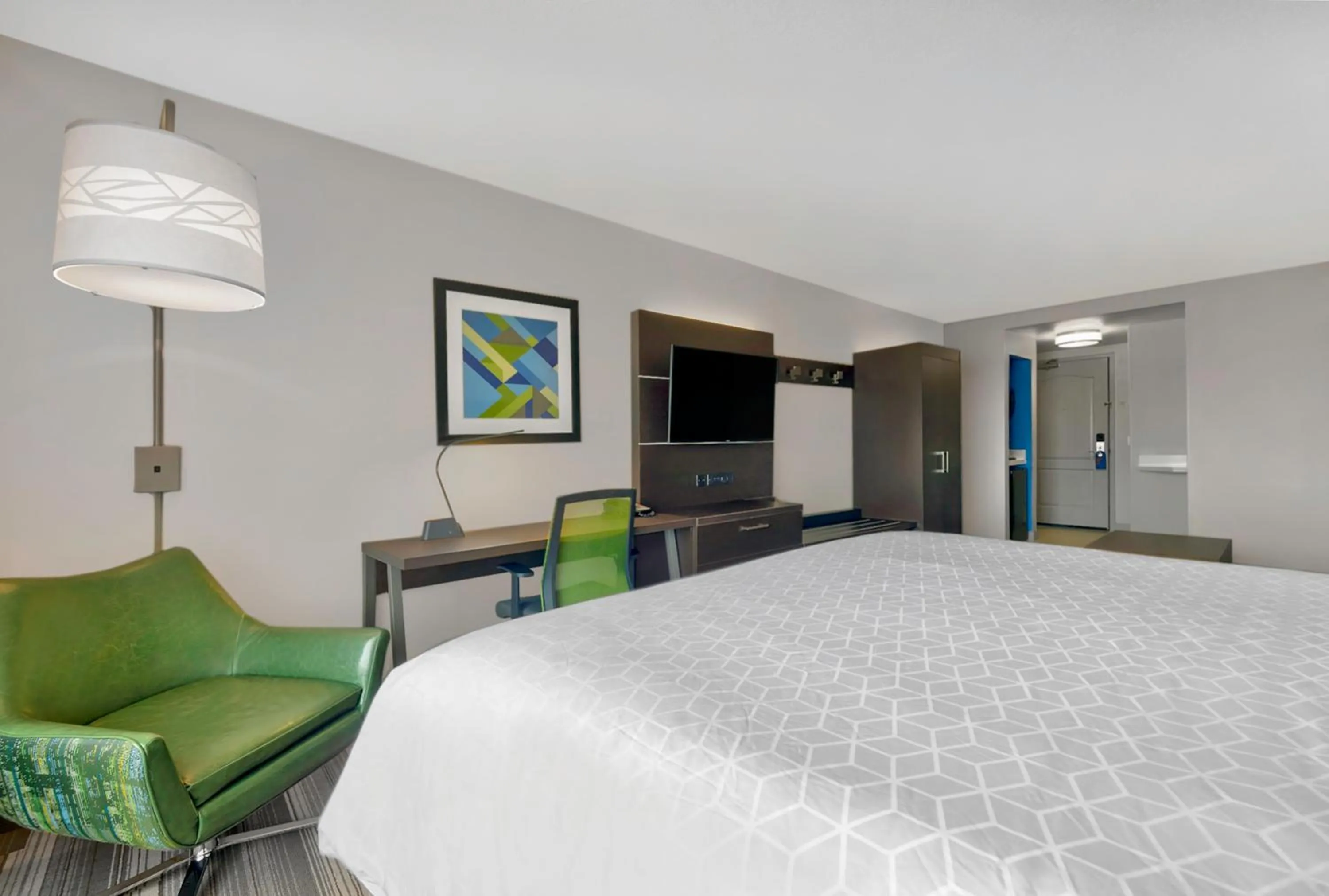 Photo of the whole room, Bed in Holiday Inn Express Hotel & Suites Kansas City - Grandview by IHG