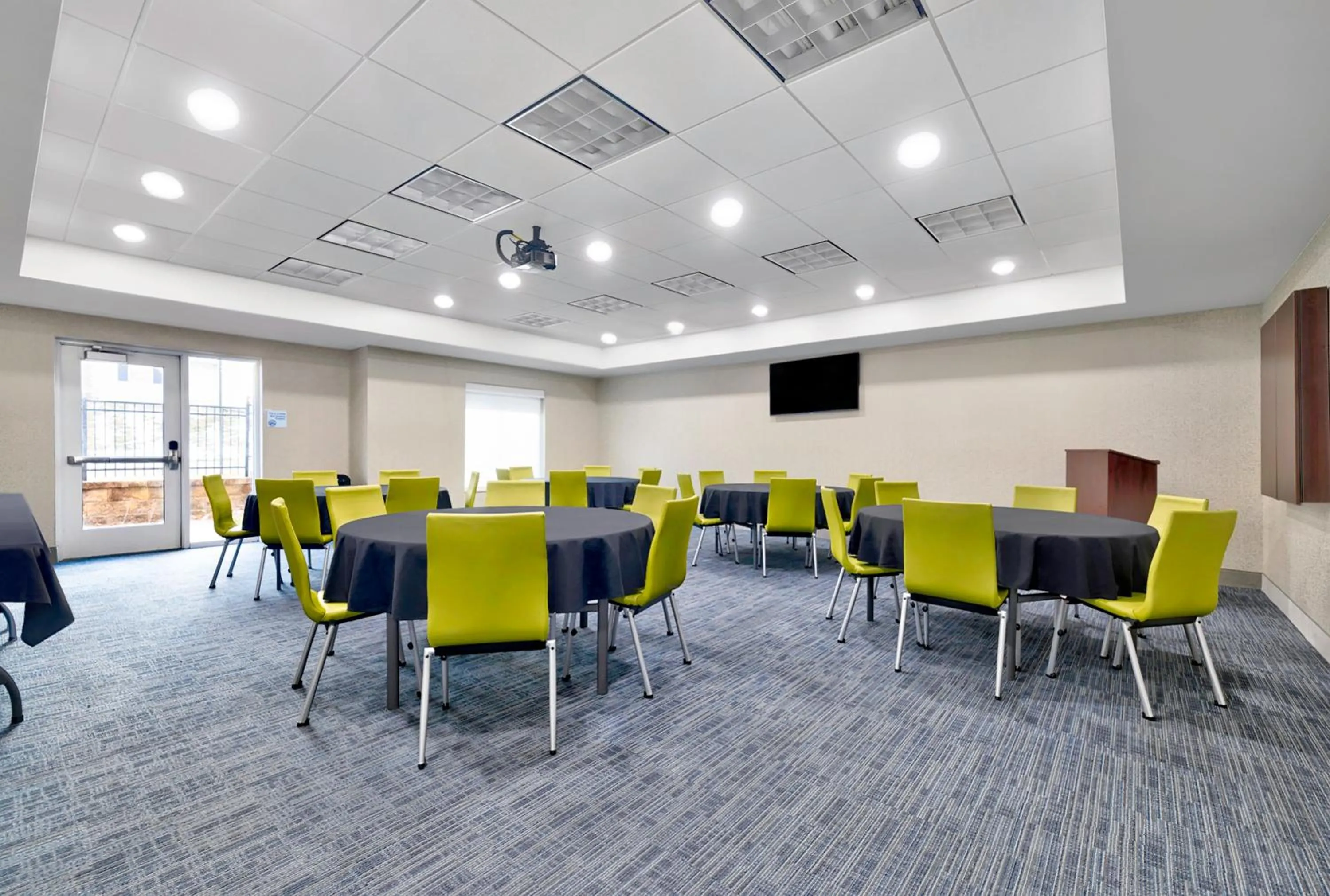 Meeting/conference room in Holiday Inn Express Hotel & Suites Kansas City - Grandview by IHG