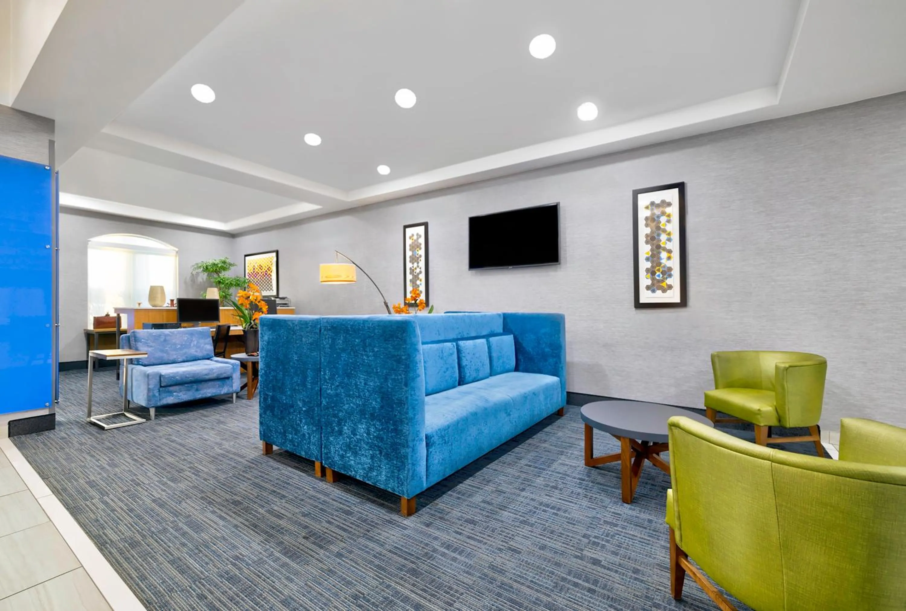 Property building in Holiday Inn Express Hotel & Suites Kansas City - Grandview by IHG