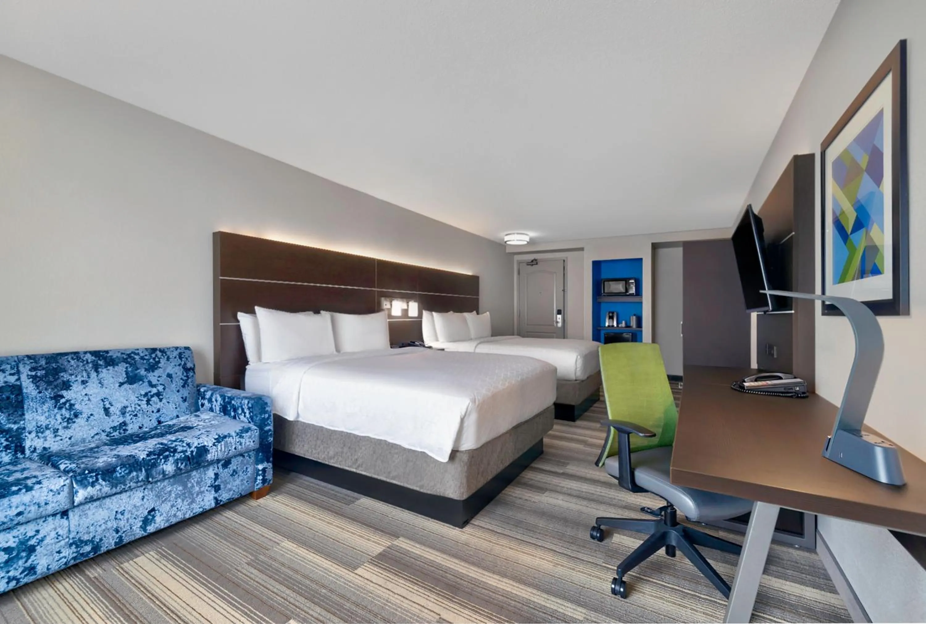 Photo of the whole room, Bed in Holiday Inn Express Hotel & Suites Kansas City - Grandview by IHG