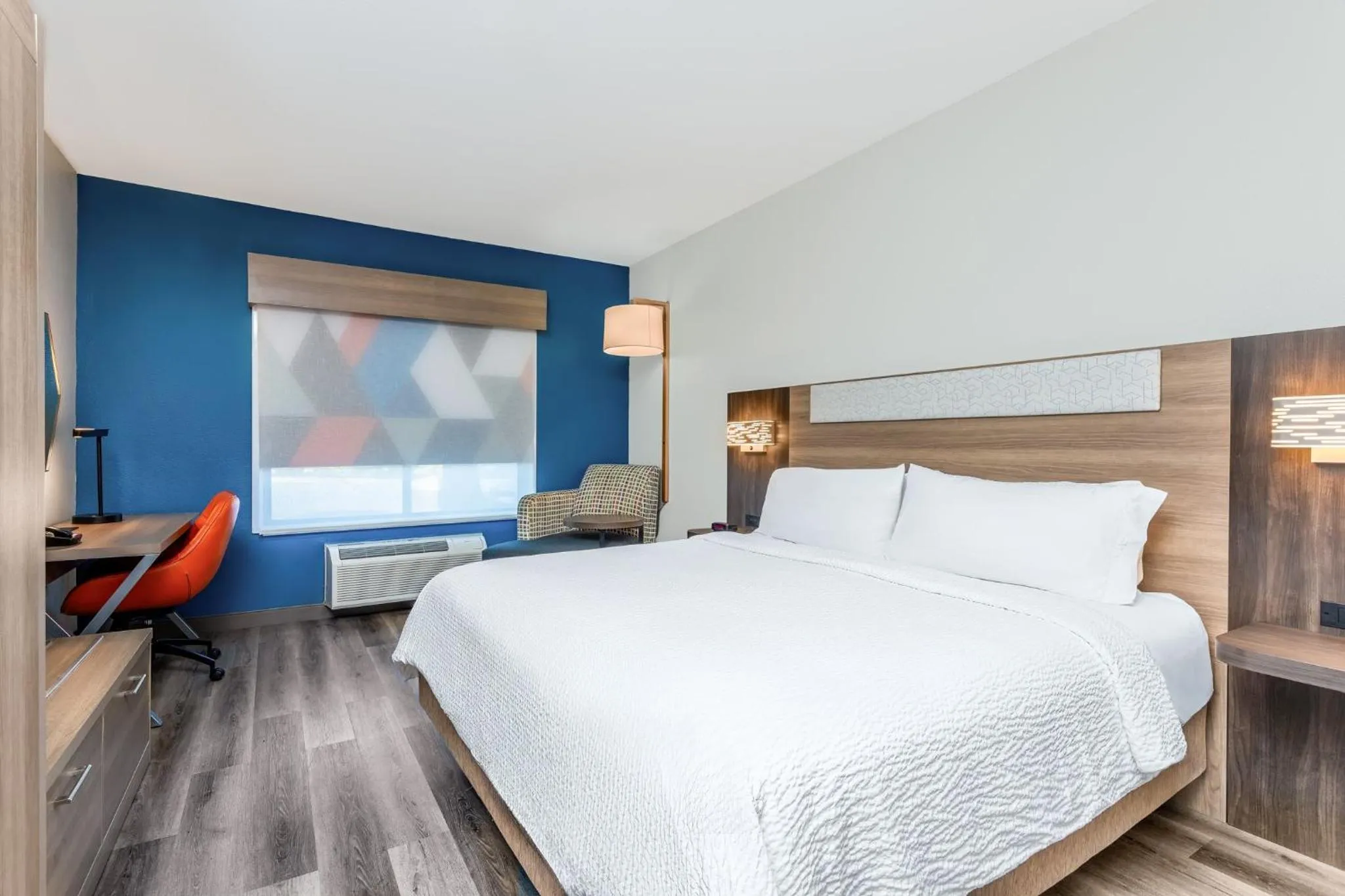 Photo of the whole room, Bed in Holiday Inn Express Hotel & Suites Jacksonville-Blount Island by IHG