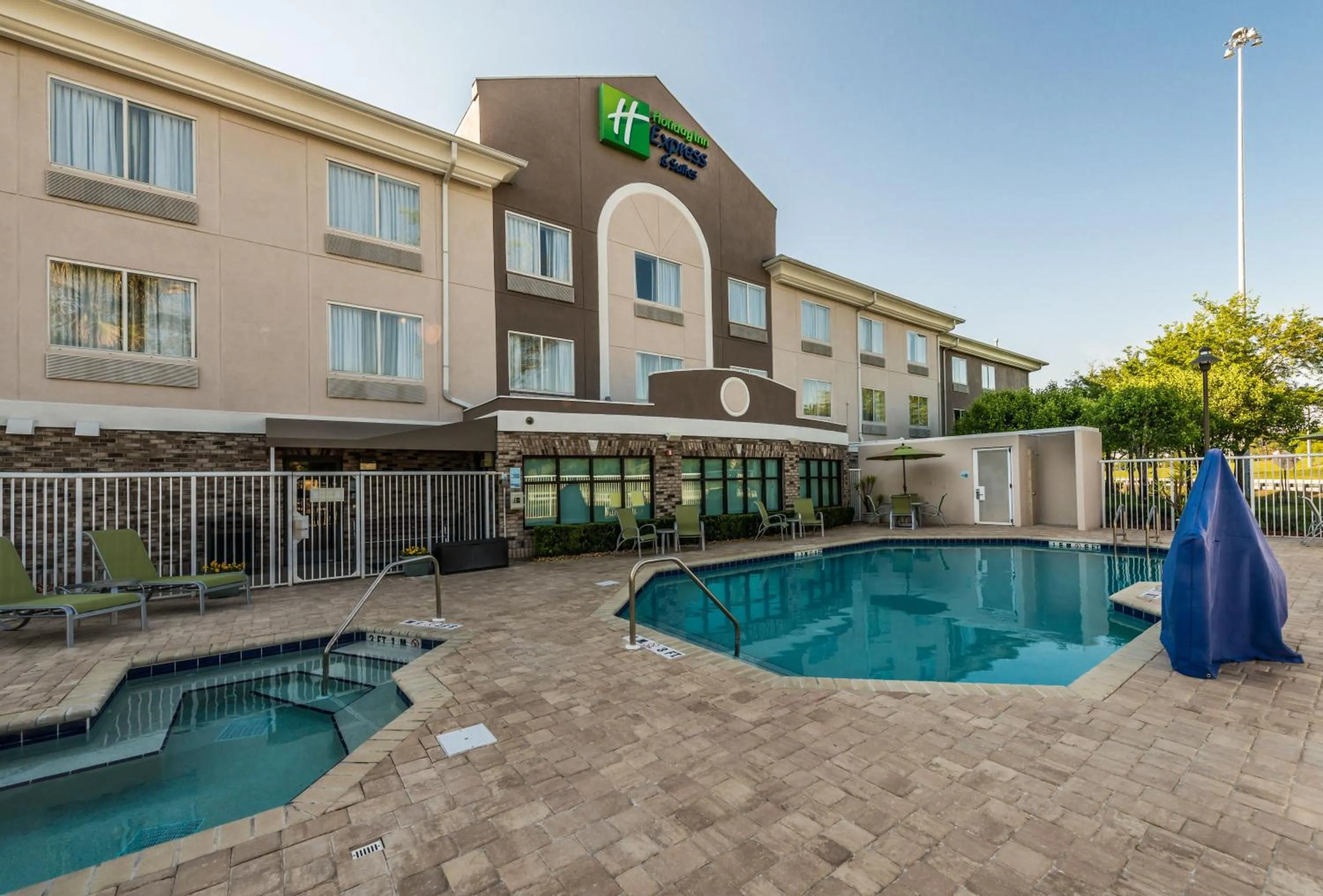 Swimming pool in Holiday Inn Express Hotel & Suites Jacksonville-Blount Island by IHG