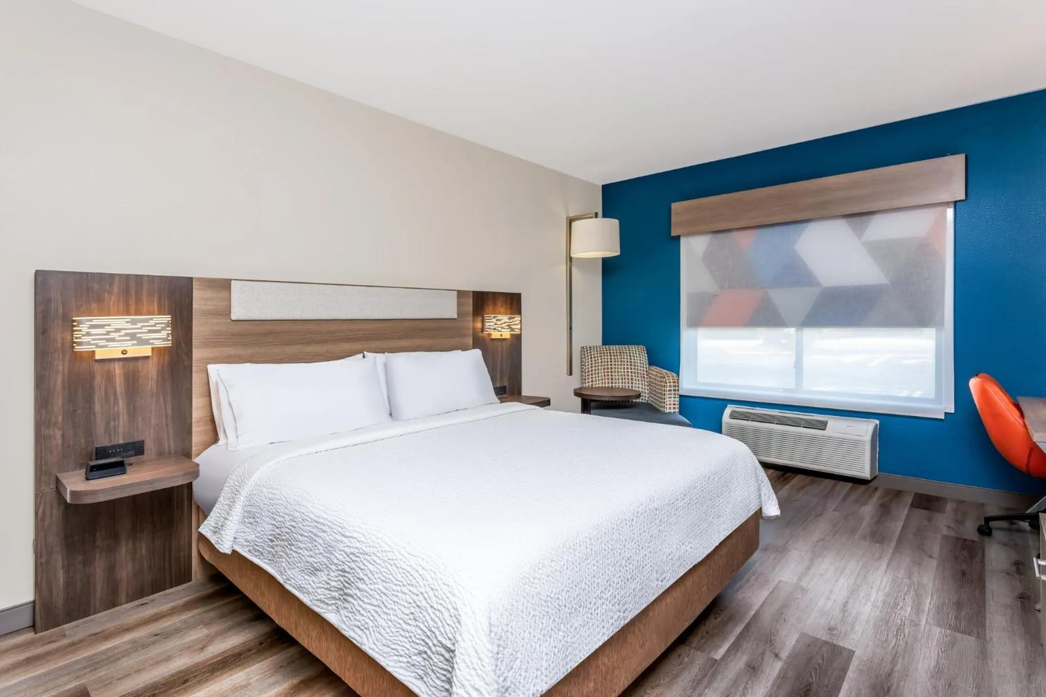 Photo of the whole room, Bed in Holiday Inn Express Hotel & Suites Jacksonville-Blount Island by IHG