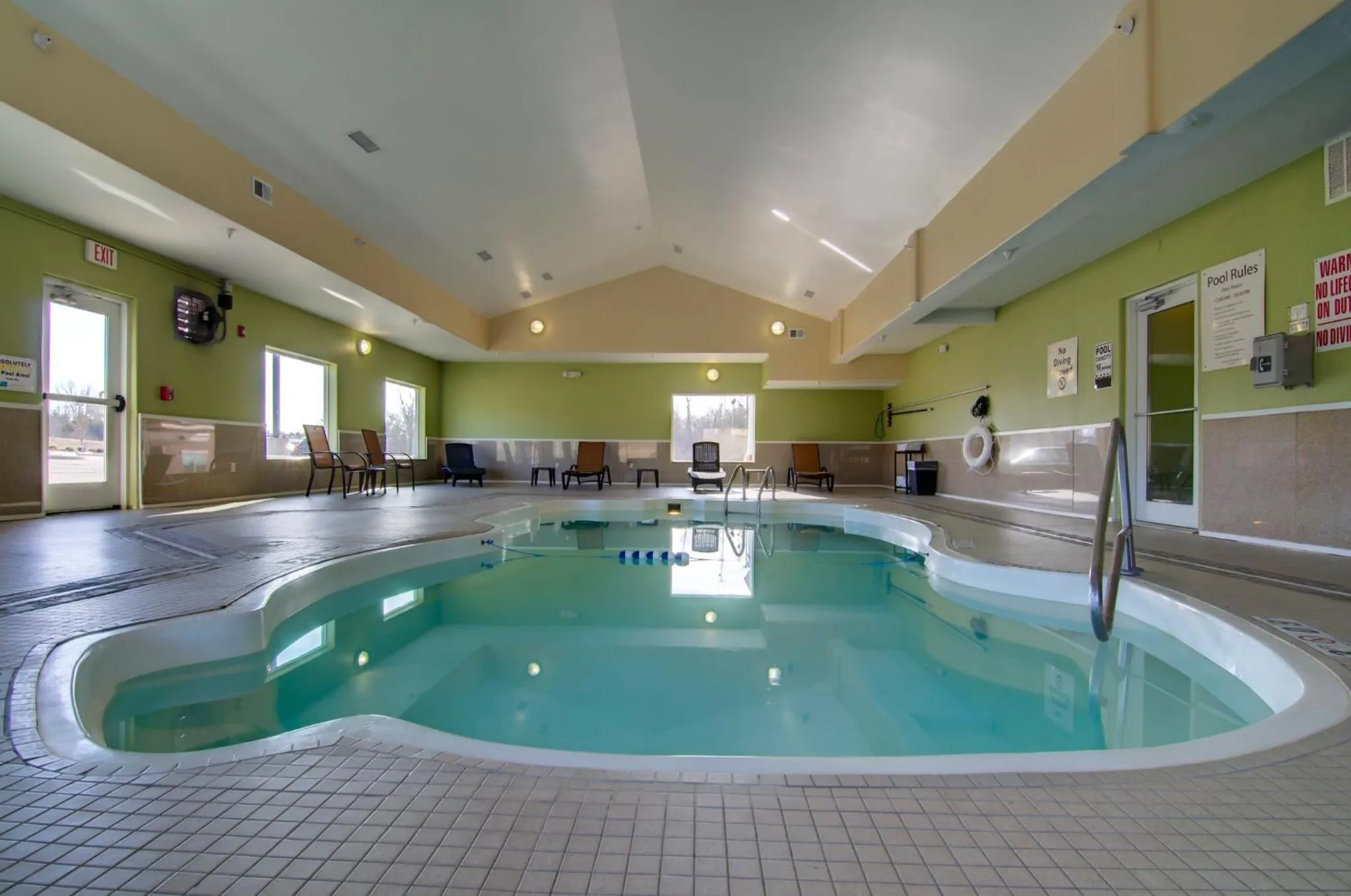 Swimming pool in Holiday Inn Express Hotel & Suites Kansas City Sports Complex by IHG