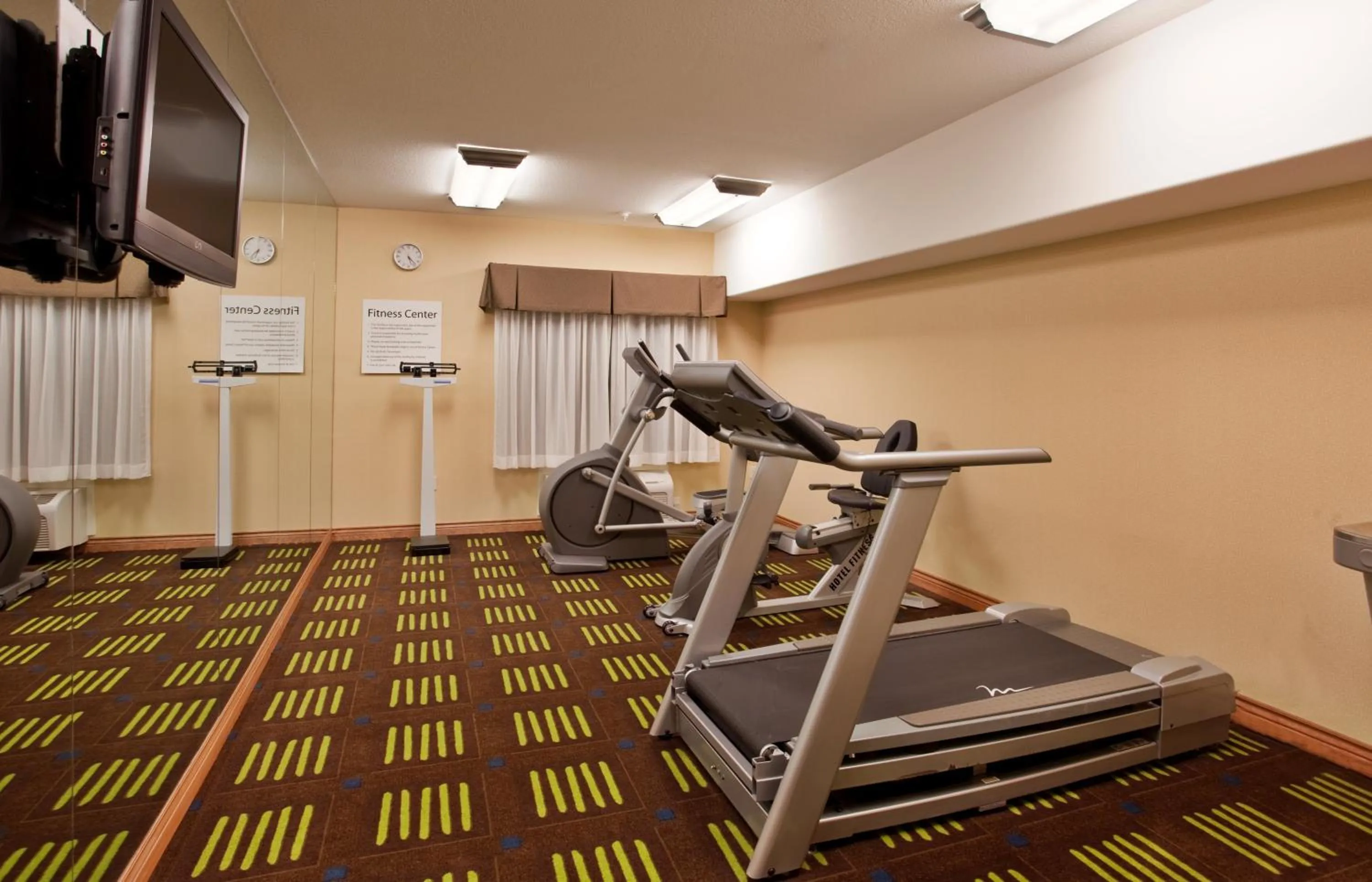 Spa and wellness centre/facilities in Holiday Inn Express Hotel & Suites Kansas City Sports Complex by IHG