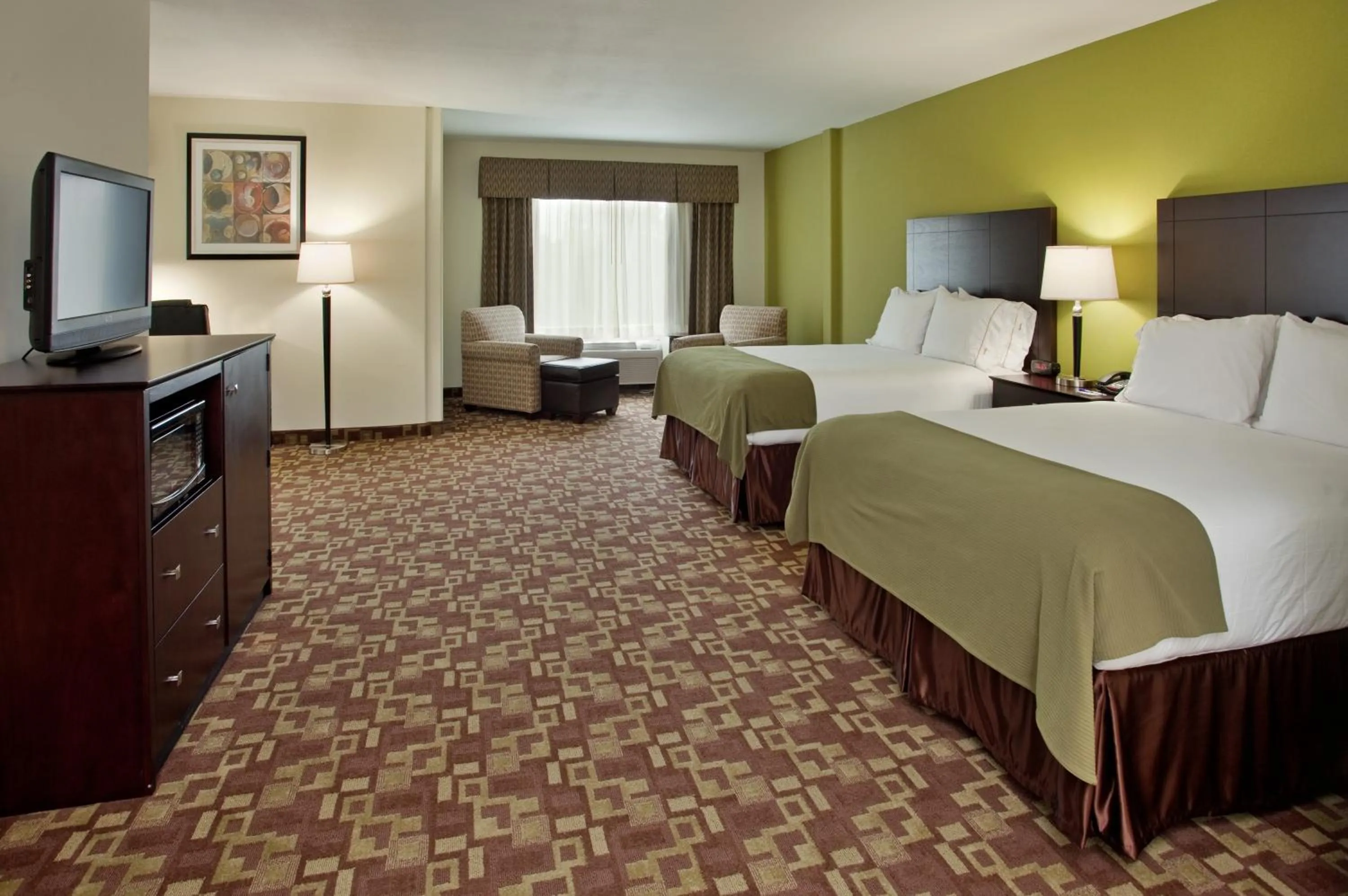 Photo of the whole room, Bed in Holiday Inn Express Hotel & Suites Kansas City Sports Complex by IHG