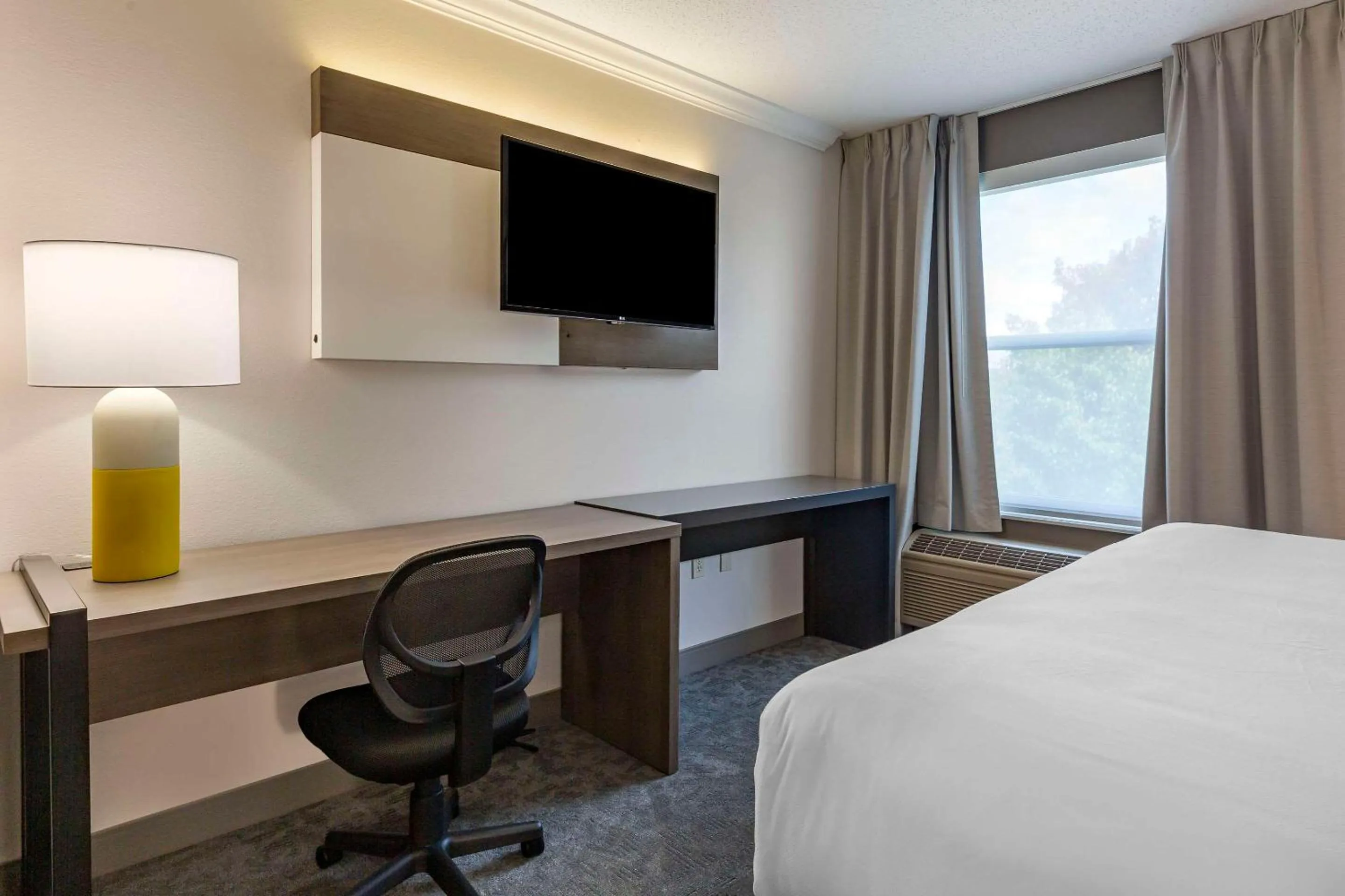 Bedroom, Bed in Comfort Inn & Suites