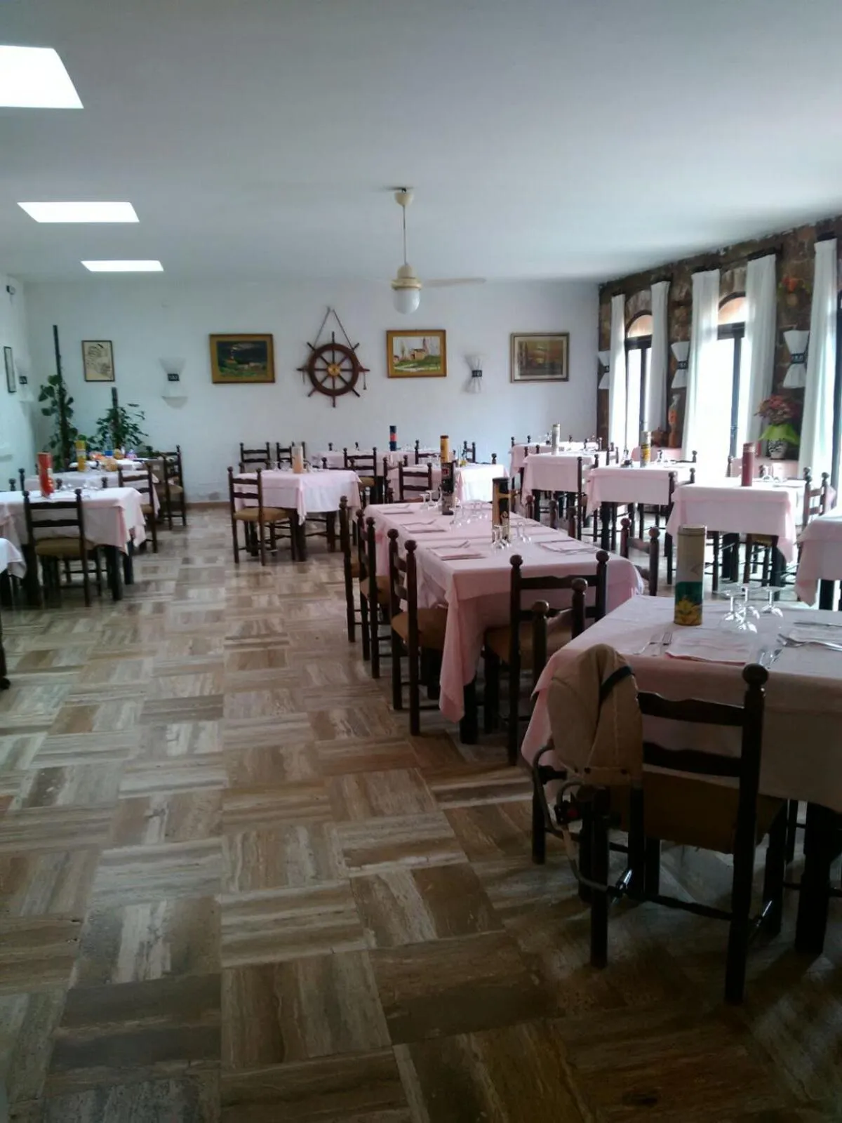 Restaurant/places to eat in Hotel Gino
