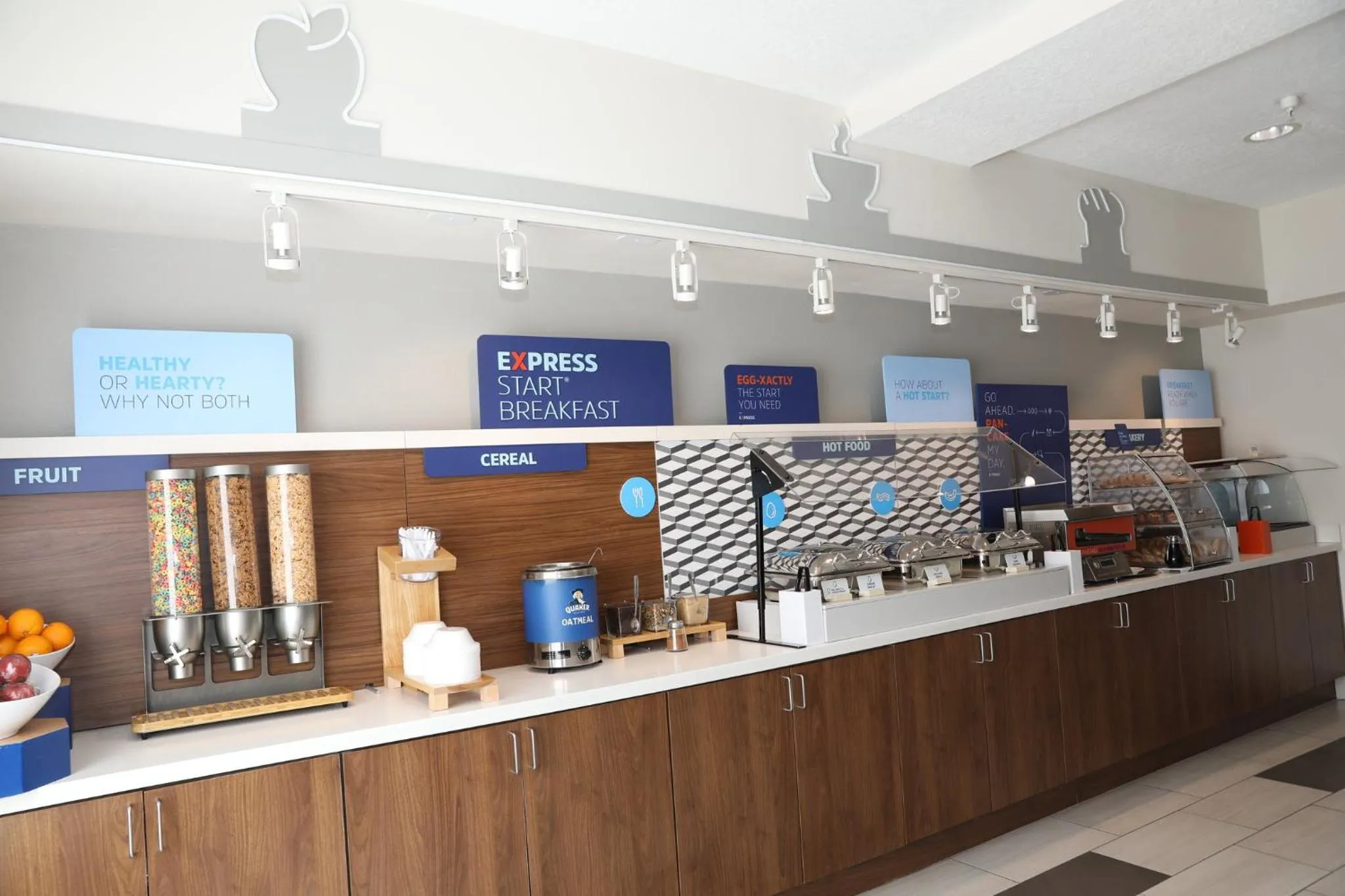 Breakfast in Holiday Inn Express Hotel & Suites Albuquerque Airport by IHG